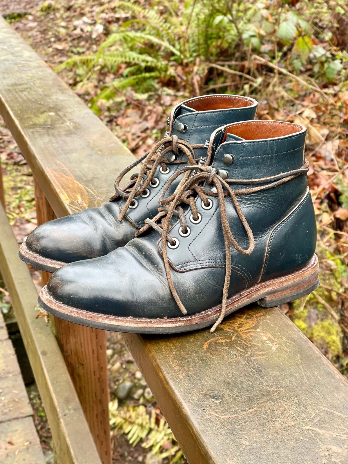 Photo by renee2day on March 3, 2024 of the Grant Stone Diesel Boot in Horween Navy Chromexcel.