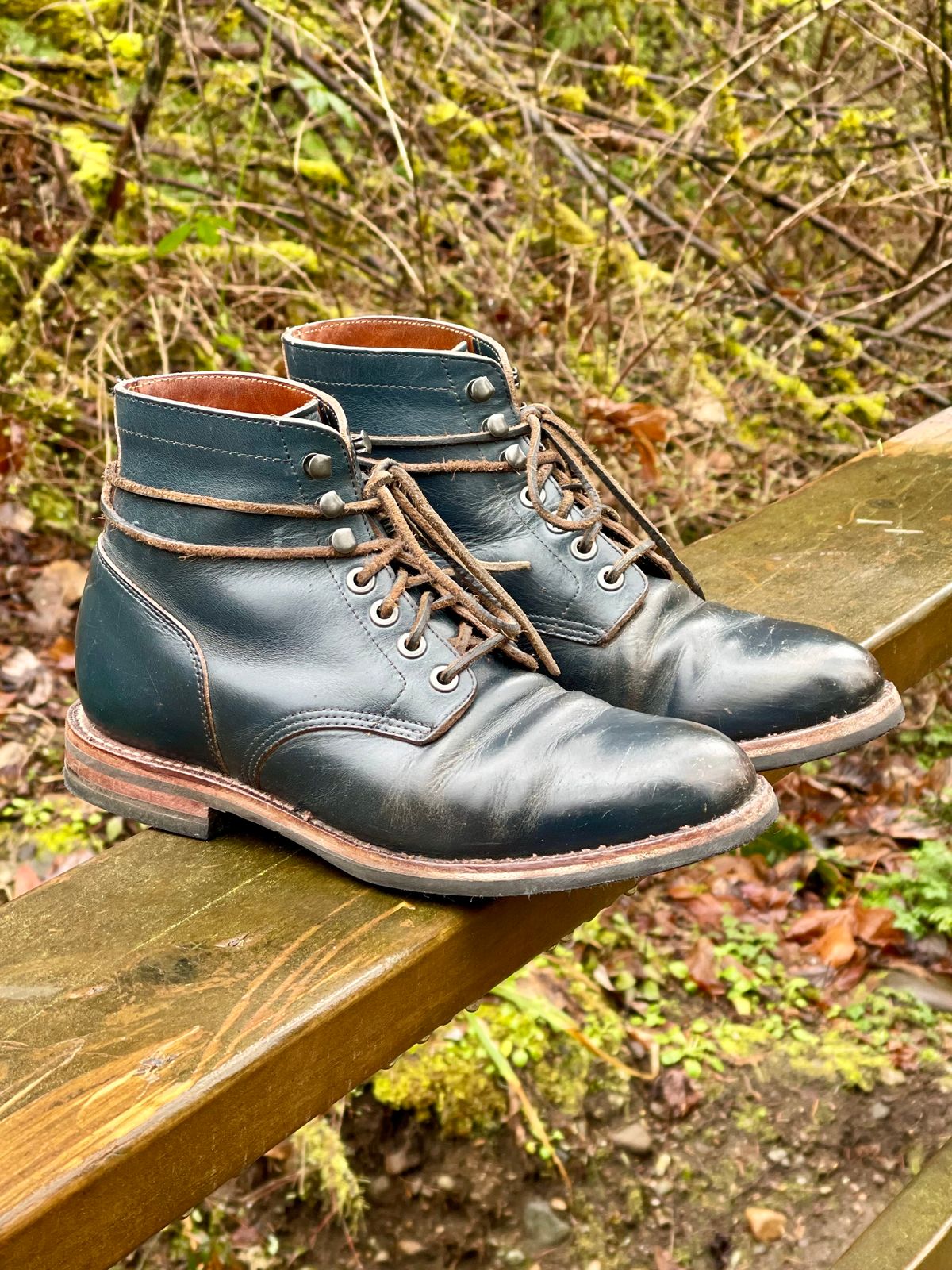 Photo by renee2day on March 3, 2024 of the Grant Stone Diesel Boot in Horween Navy Chromexcel.