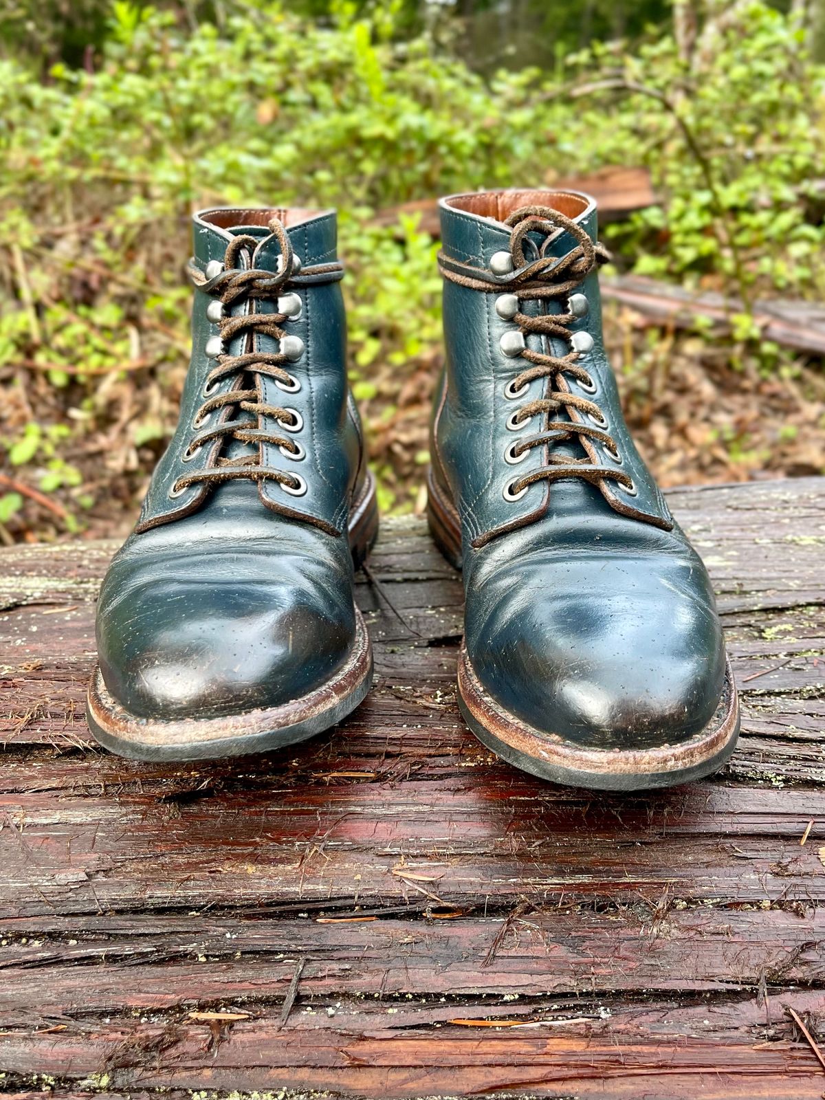 Photo by renee2day on April 5, 2024 of the Grant Stone Diesel Boot in Horween Navy Chromexcel.