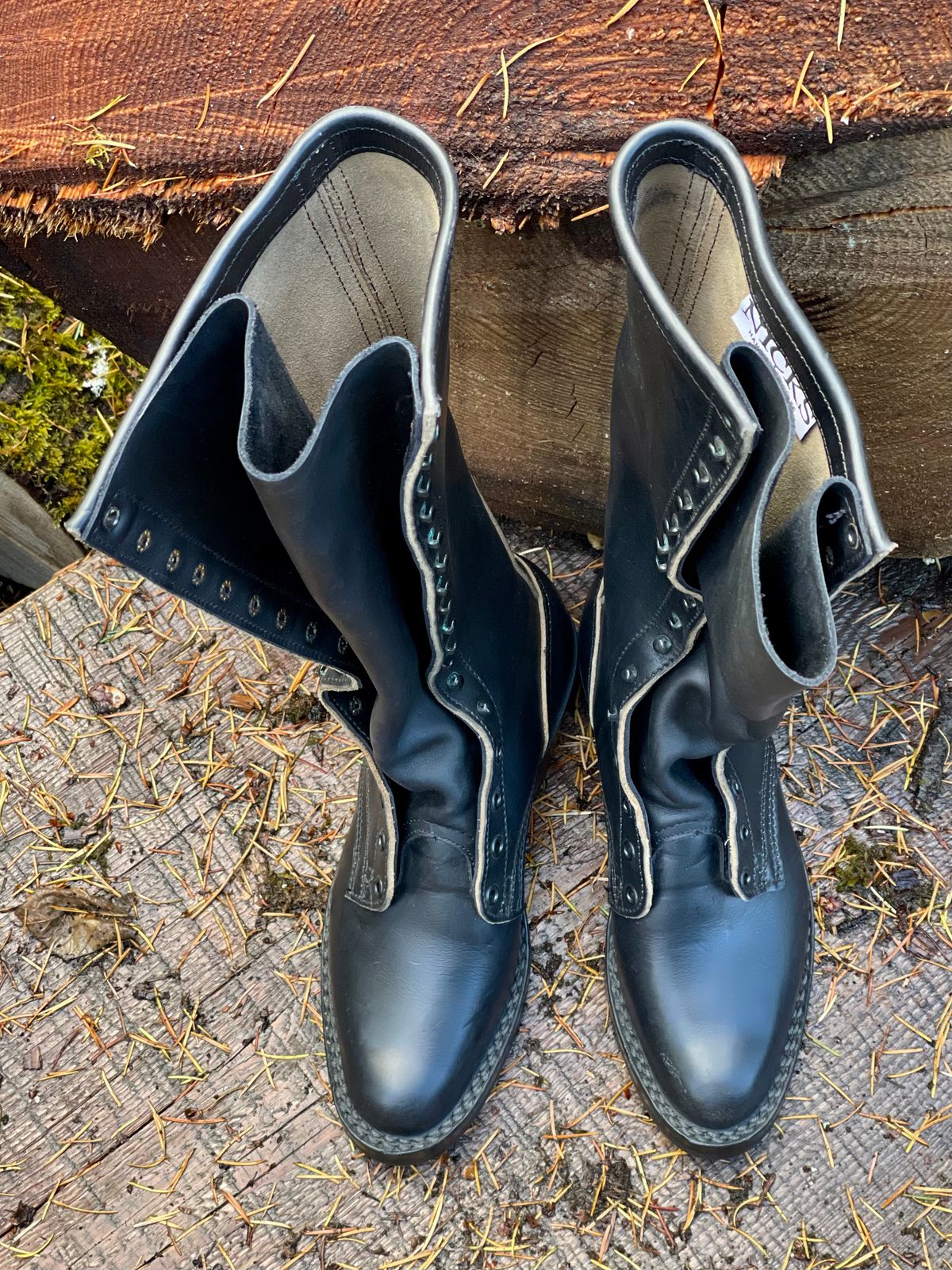 Photo by renee2day on October 1, 2025 of the Nicks Packer in Horween Black Chromexcel.