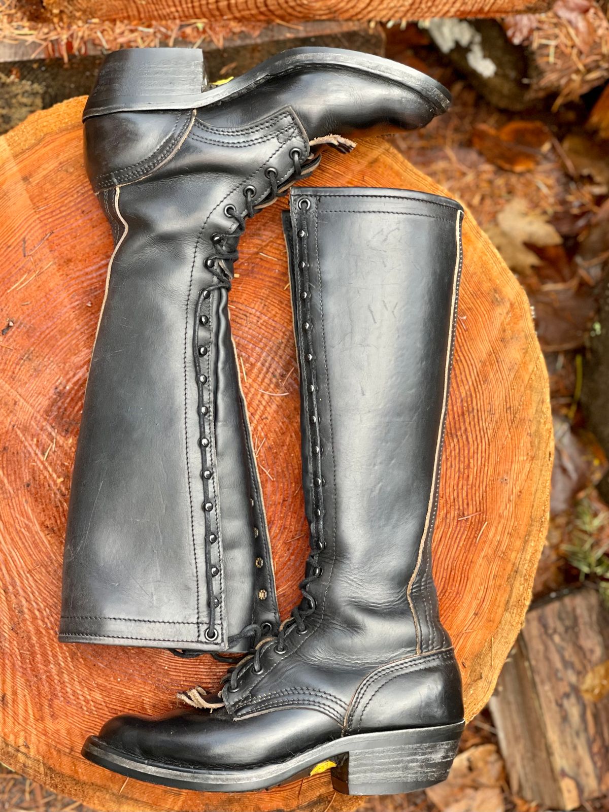 Photo by renee2day on December 2, 2025 of the Nicks Packer in Horween Black Chromexcel.