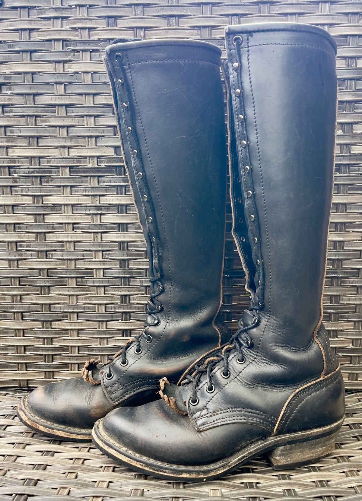 Photo by renee2day on January 4, 2026 of the Nicks Packer in Horween Black Chromexcel.