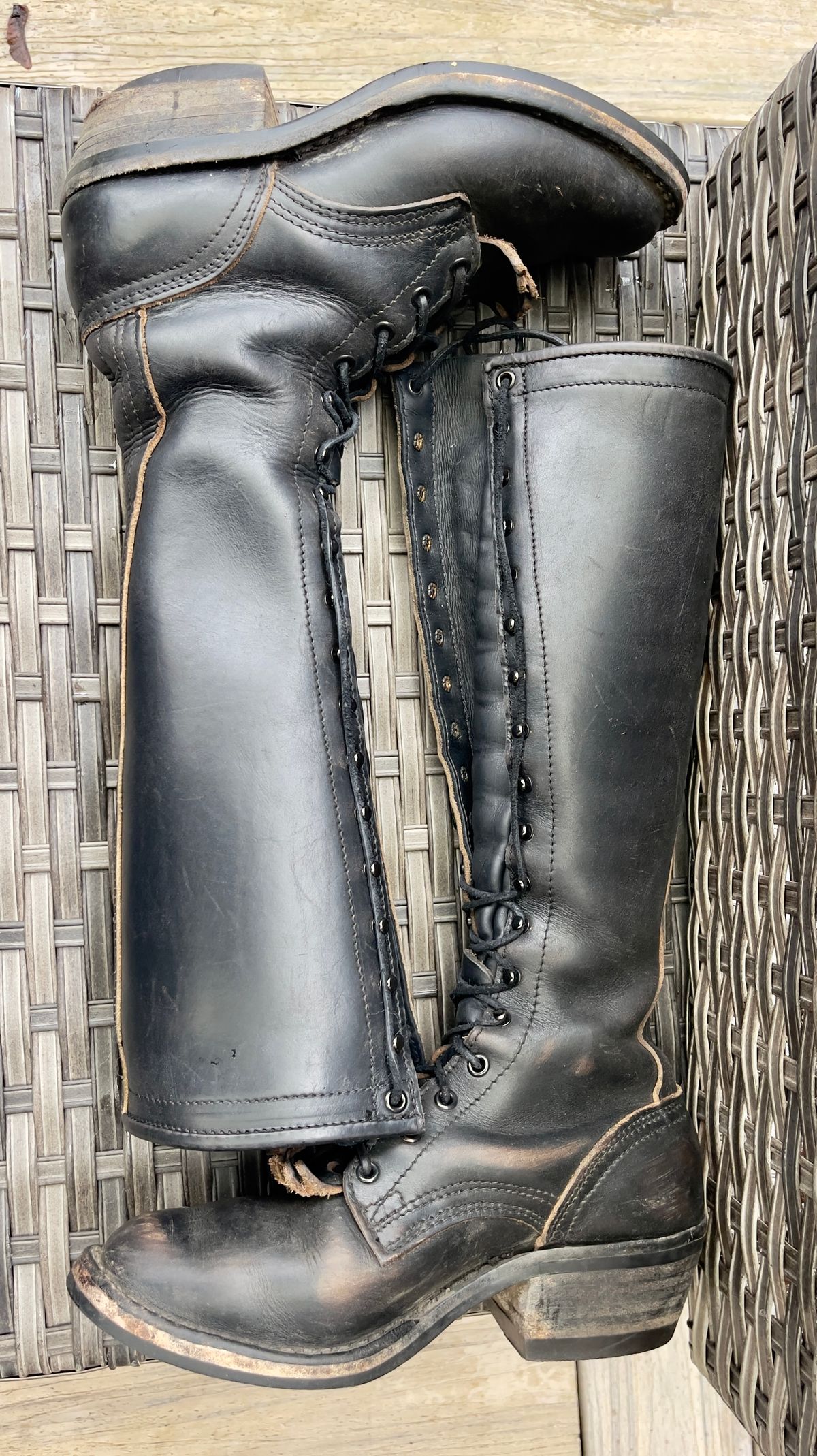 Photo by renee2day on January 4, 2026 of the Nicks Packer in Horween Black Chromexcel.