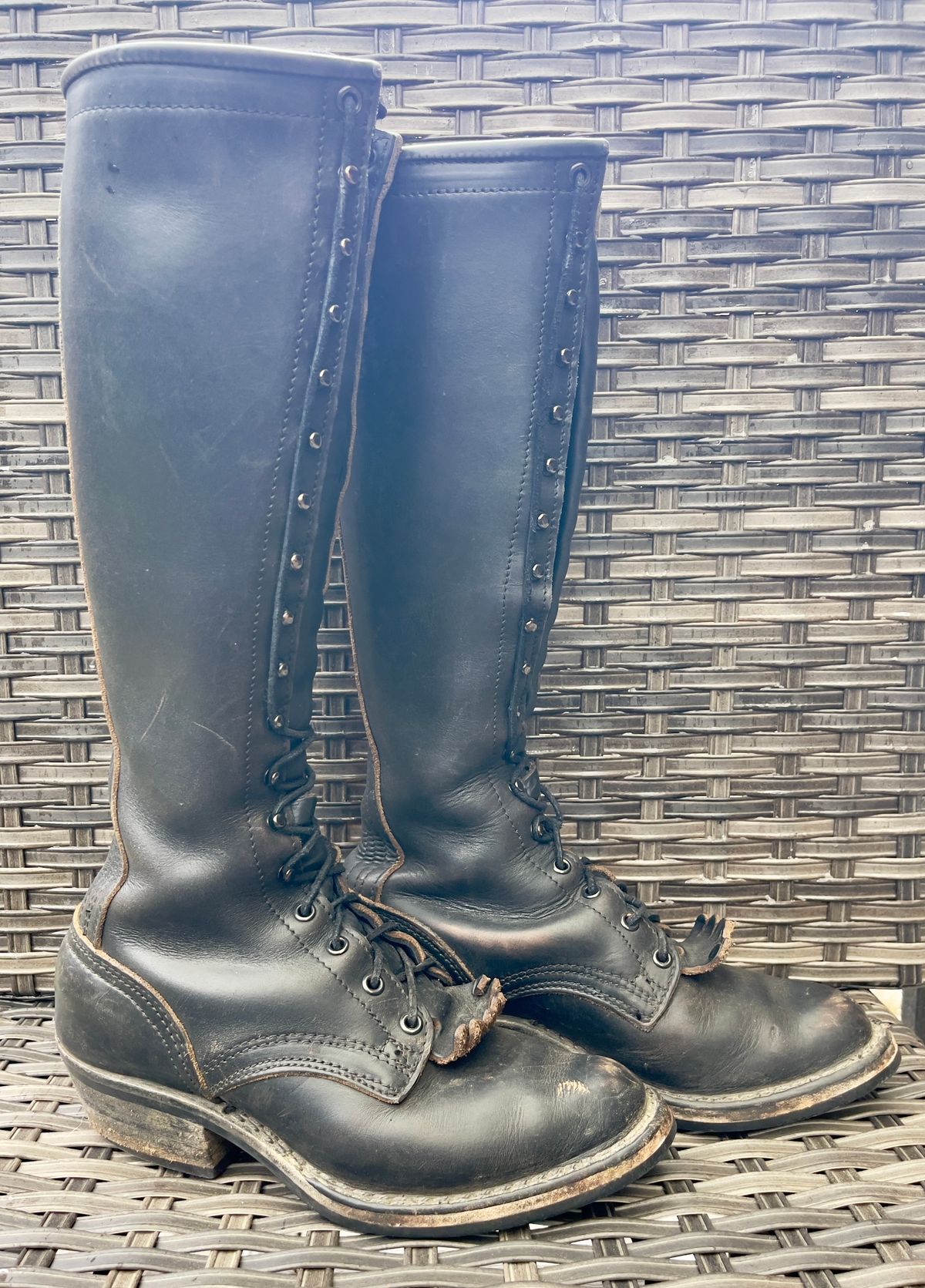 Photo by renee2day on January 4, 2026 of the Nicks Packer in Horween Black Chromexcel.