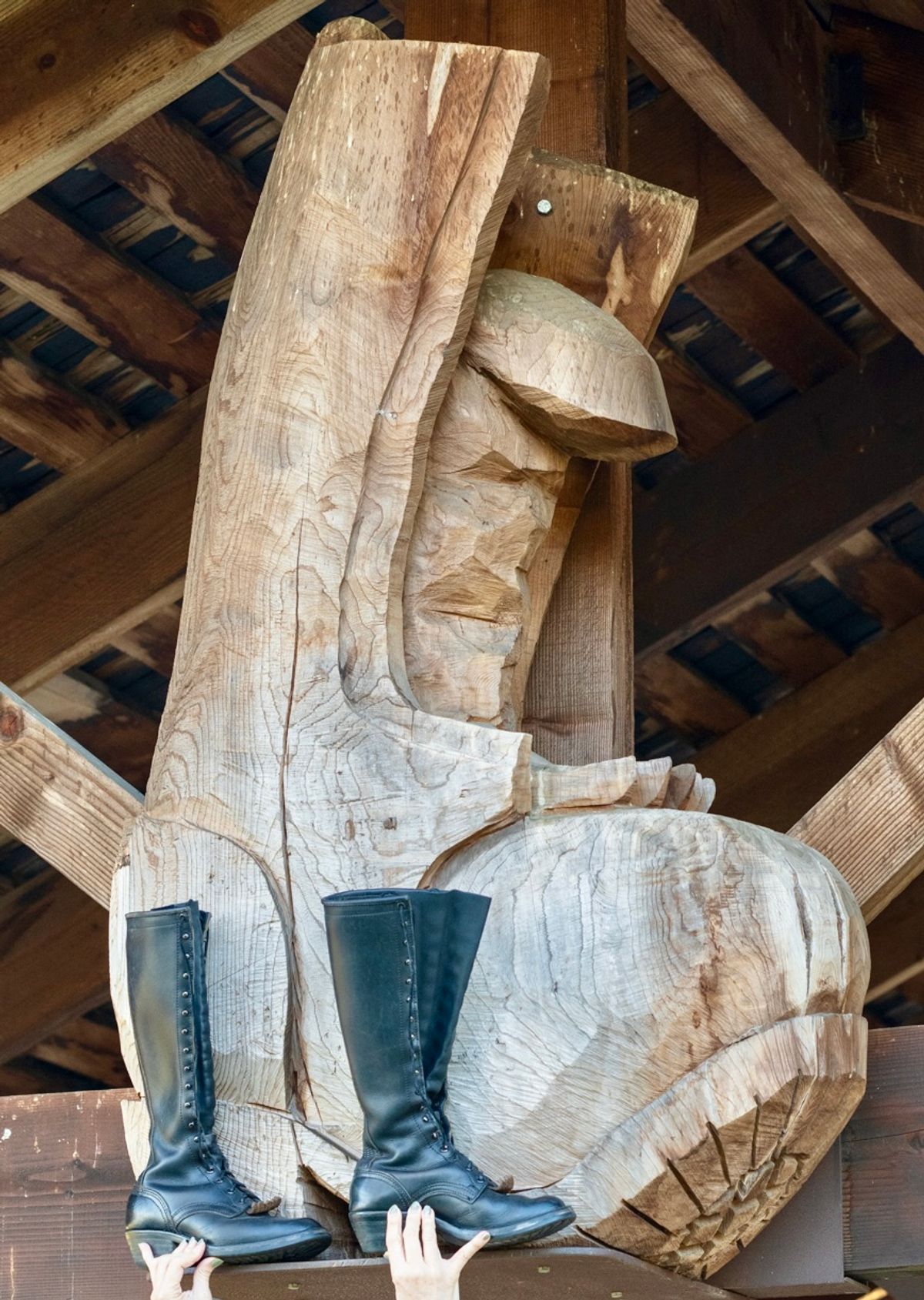 Photo by renee2day on March 3, 2026 of the Nicks Packer in Horween Black Chromexcel.