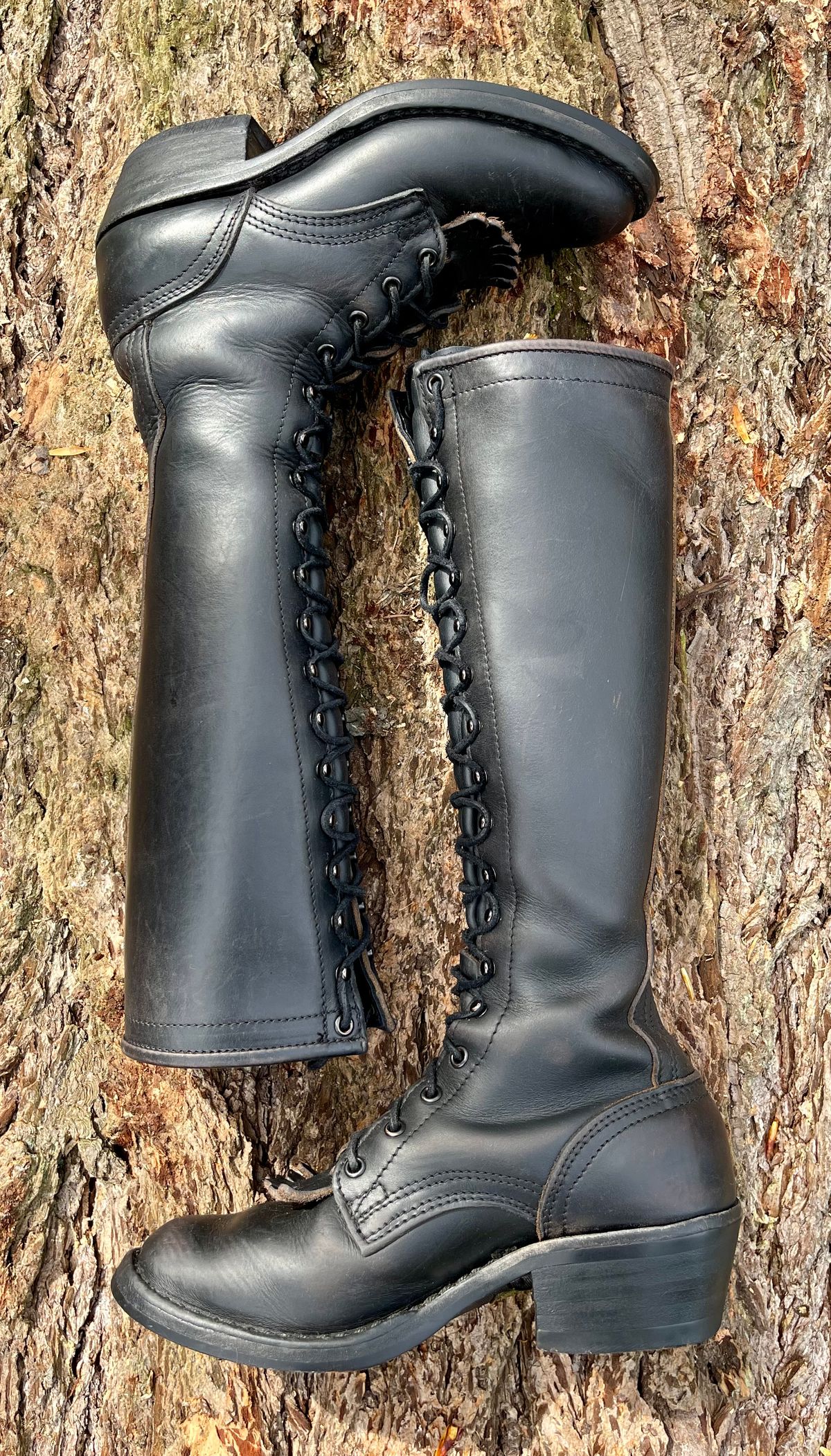 Photo by renee2day on April 5, 2026 of the Nicks Packer in Horween Black Chromexcel.