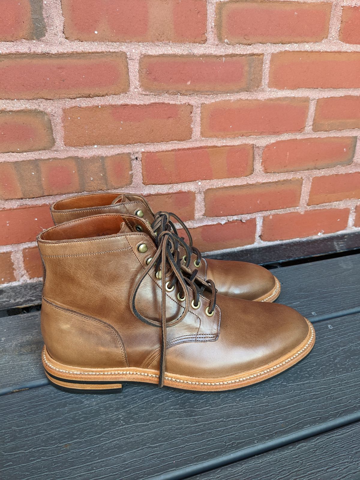 Photo by jwd on October 1, 2022 of the Grant Stone Diesel Boot in Horween Dune Chromexcel.