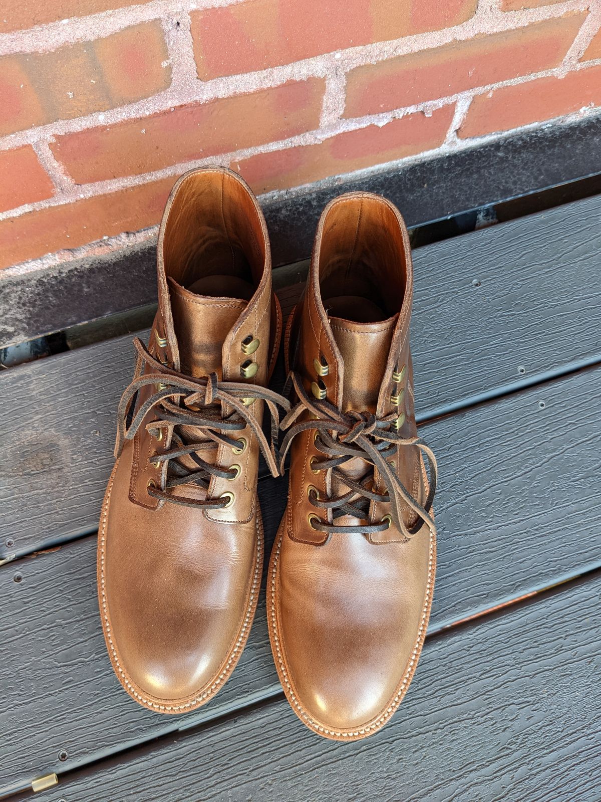 Photo by jwd on October 1, 2022 of the Grant Stone Diesel Boot in Horween Dune Chromexcel.