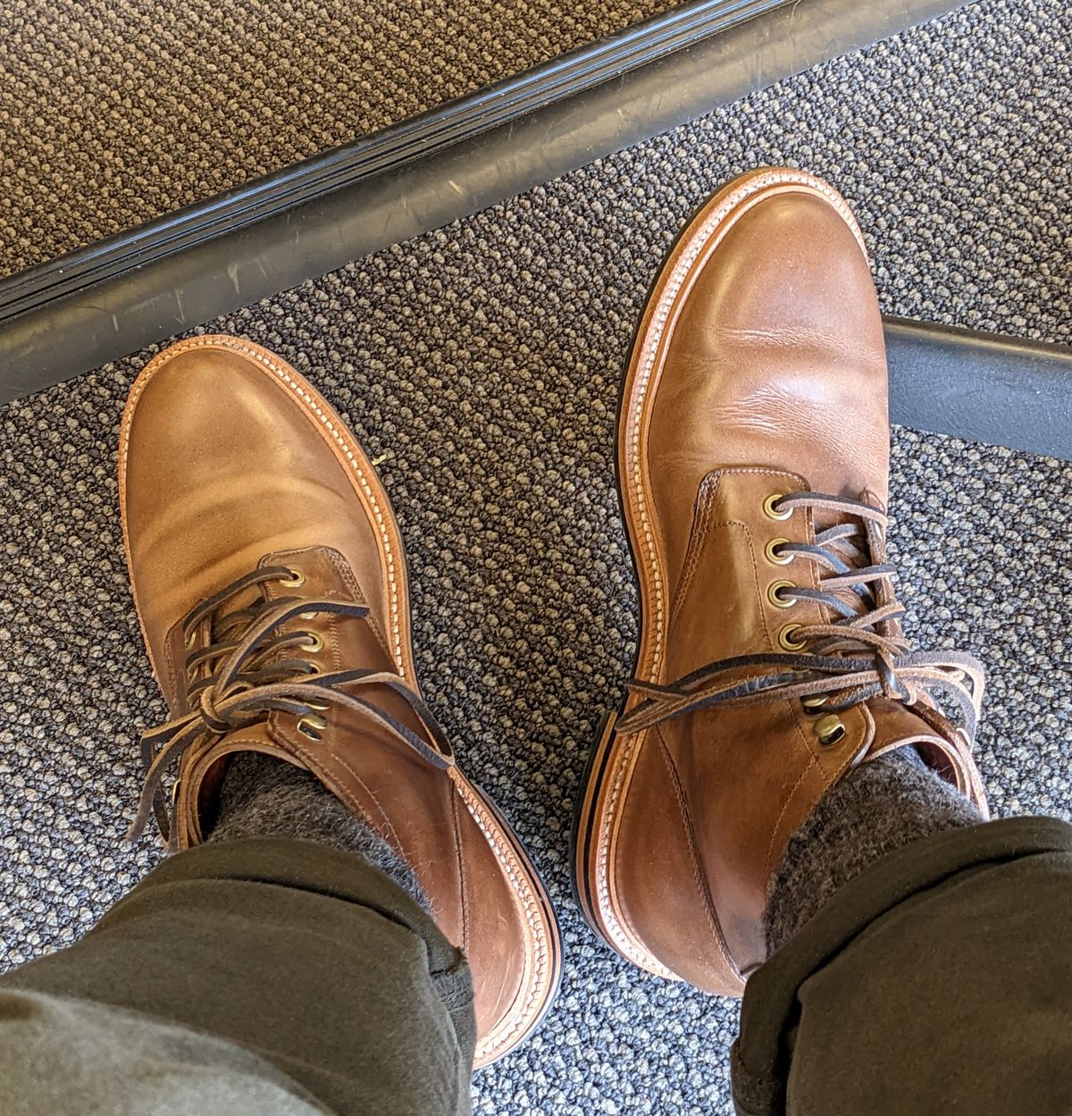 Photo by jwd on October 12, 2022 of the Grant Stone Diesel Boot in Horween Dune Chromexcel.