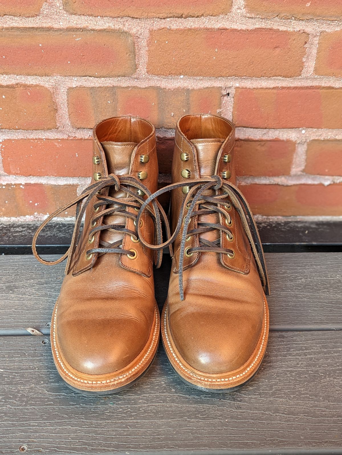 Photo by jwd on November 2, 2022 of the Grant Stone Diesel Boot in Horween Dune Chromexcel.
