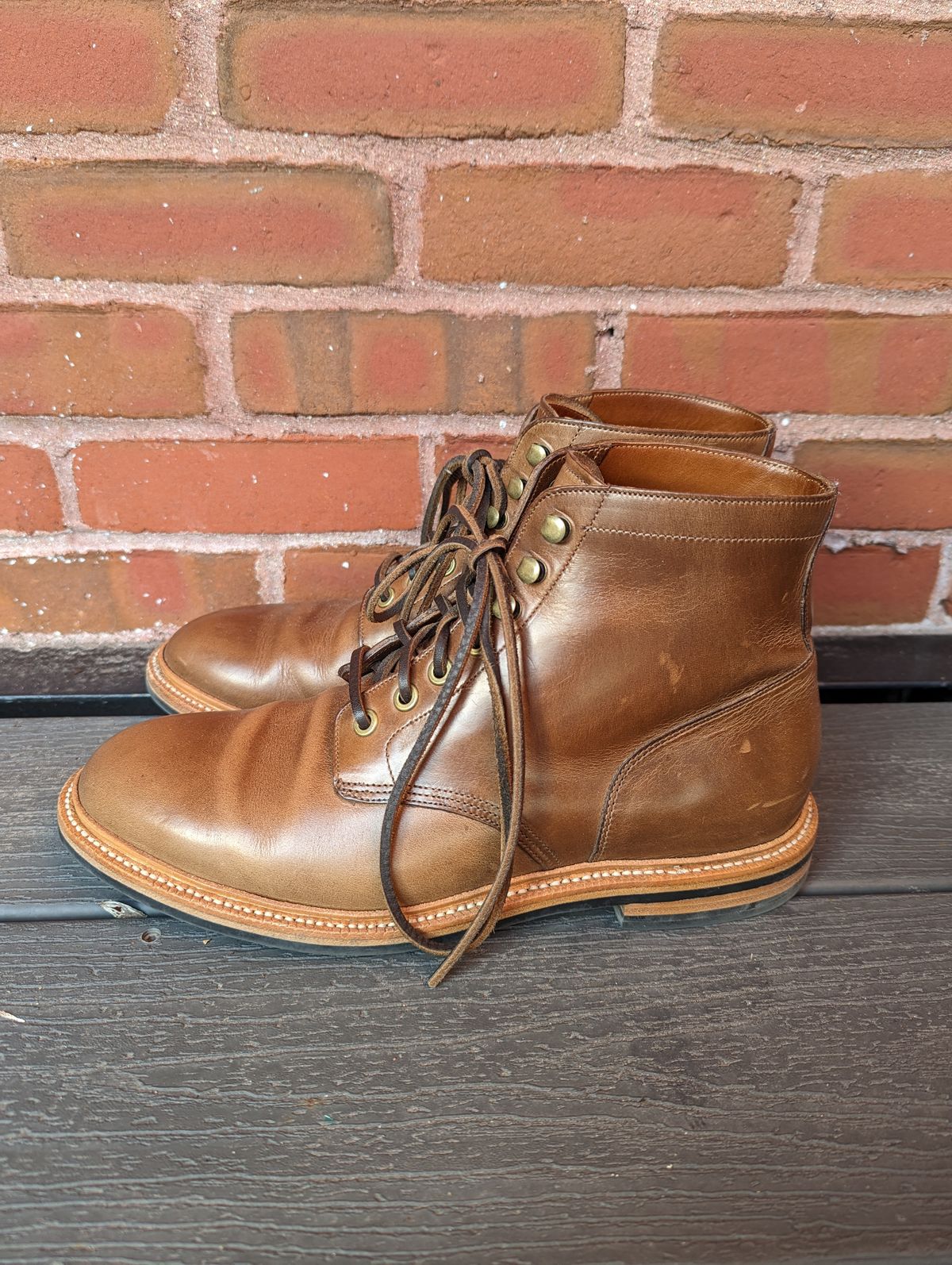 Photo by jwd on November 2, 2022 of the Grant Stone Diesel Boot in Horween Dune Chromexcel.