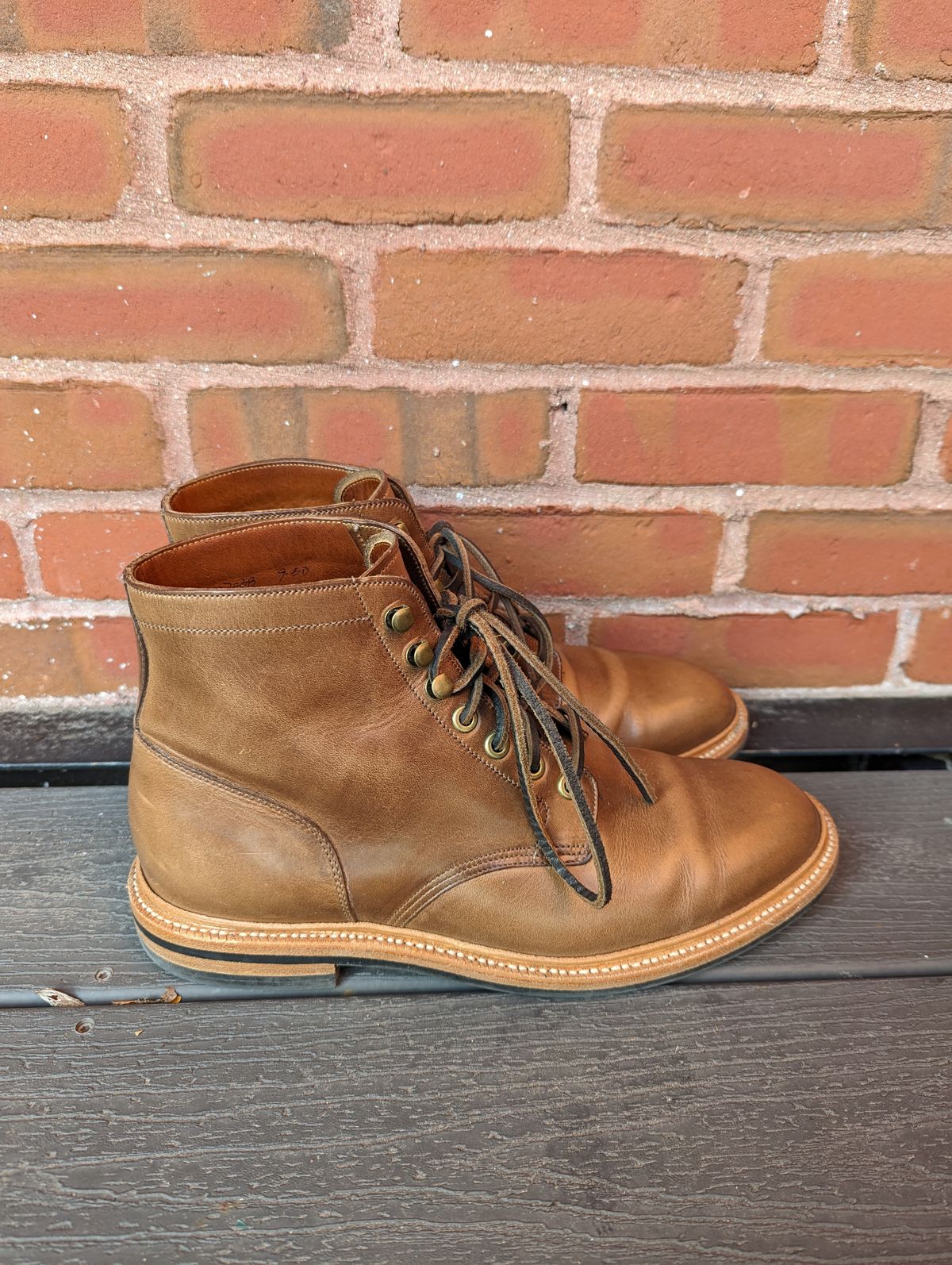 Photo by jwd on November 2, 2022 of the Grant Stone Diesel Boot in Horween Dune Chromexcel.