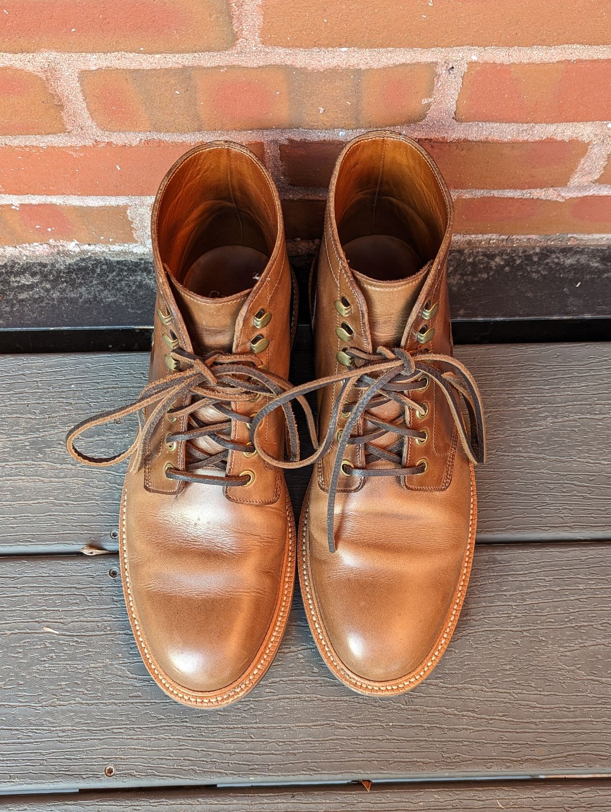 Photo by jwd on November 2, 2022 of the Grant Stone Diesel Boot in Horween Dune Chromexcel.