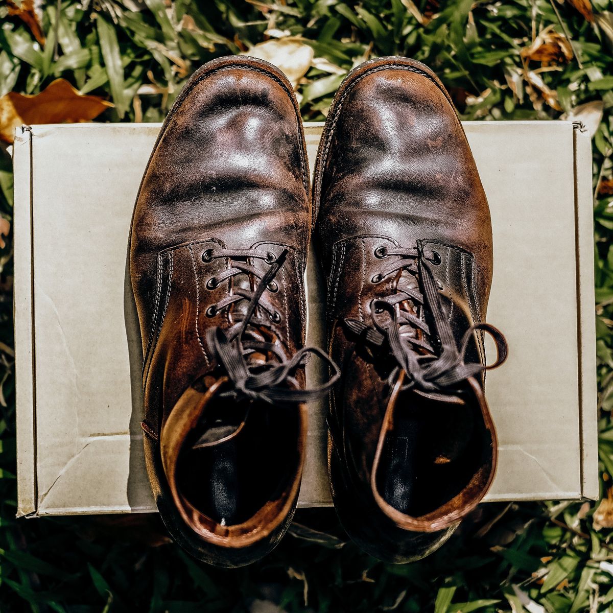 Photo by chaubui86 on April 3, 2023 of the Clinch Yeager Boots in Black-Overdyed Horsebutt.