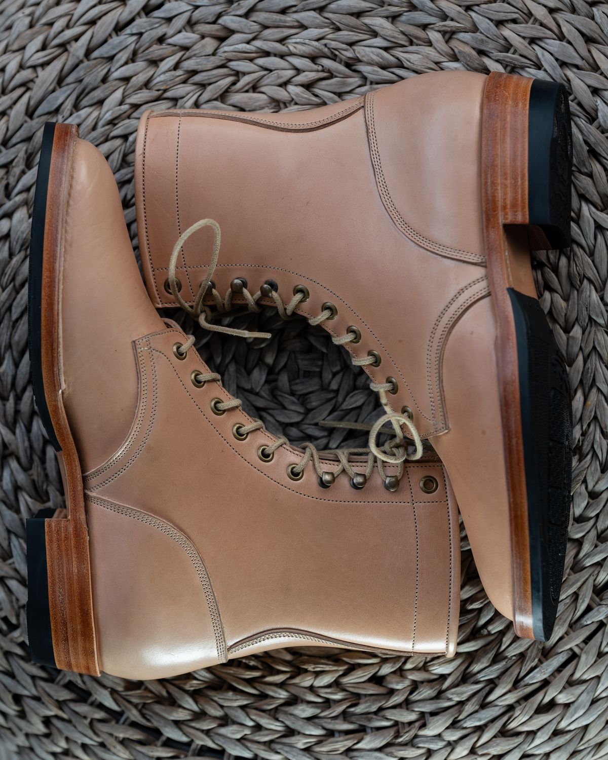 Photo by aj2603 on October 1, 2022 of the Onderhoud SVC02 Packer Boot in Shinki Natural Oiled Horsebutt.