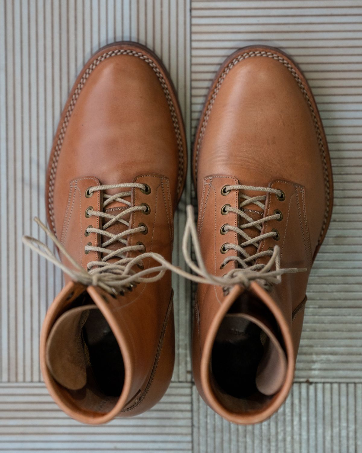 Photo by aj2603 on November 3, 2022 of the Onderhoud SVC02 Packer Boot in Shinki Natural Oiled Horsebutt.