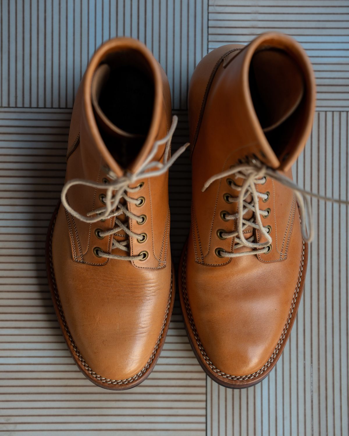 Photo by aj2603 on December 4, 2022 of the Onderhoud SVC02 Packer Boot in Shinki Natural Oiled Horsebutt.