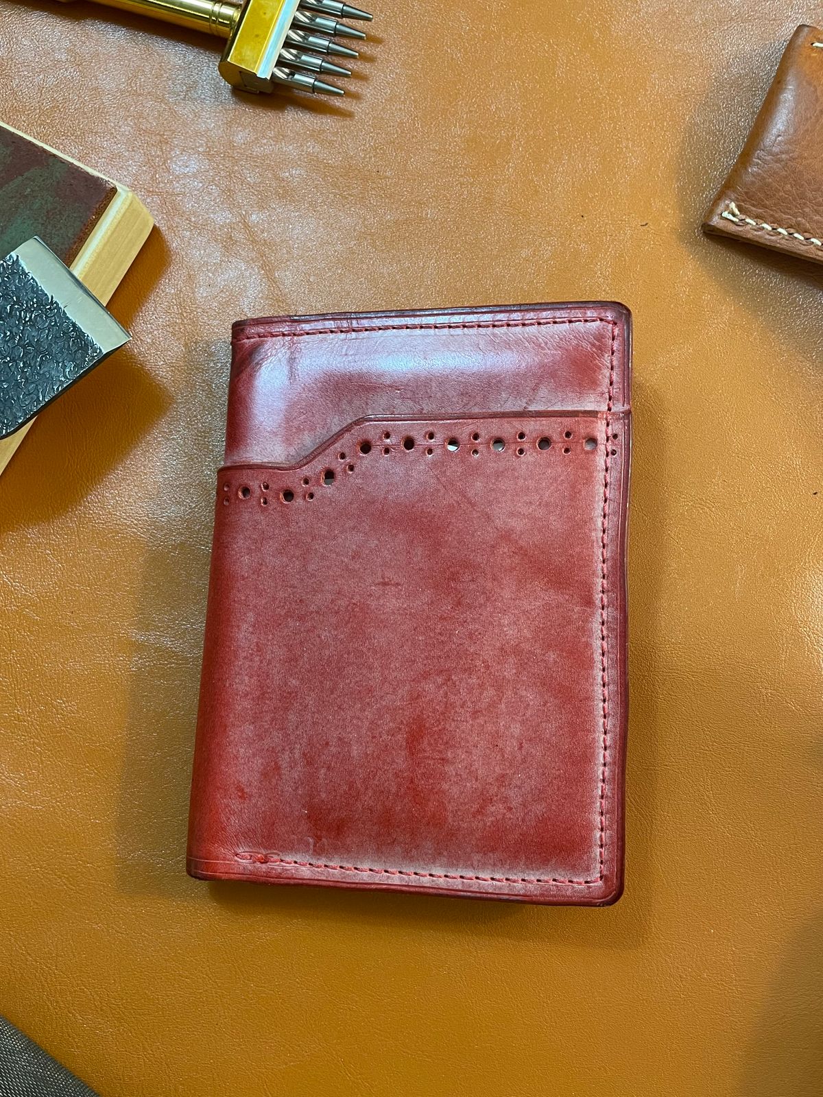 Photo by Nuc on November 3, 2025 of the Home made Full pocket wallet in La Bretagna Marlboro Ghost.