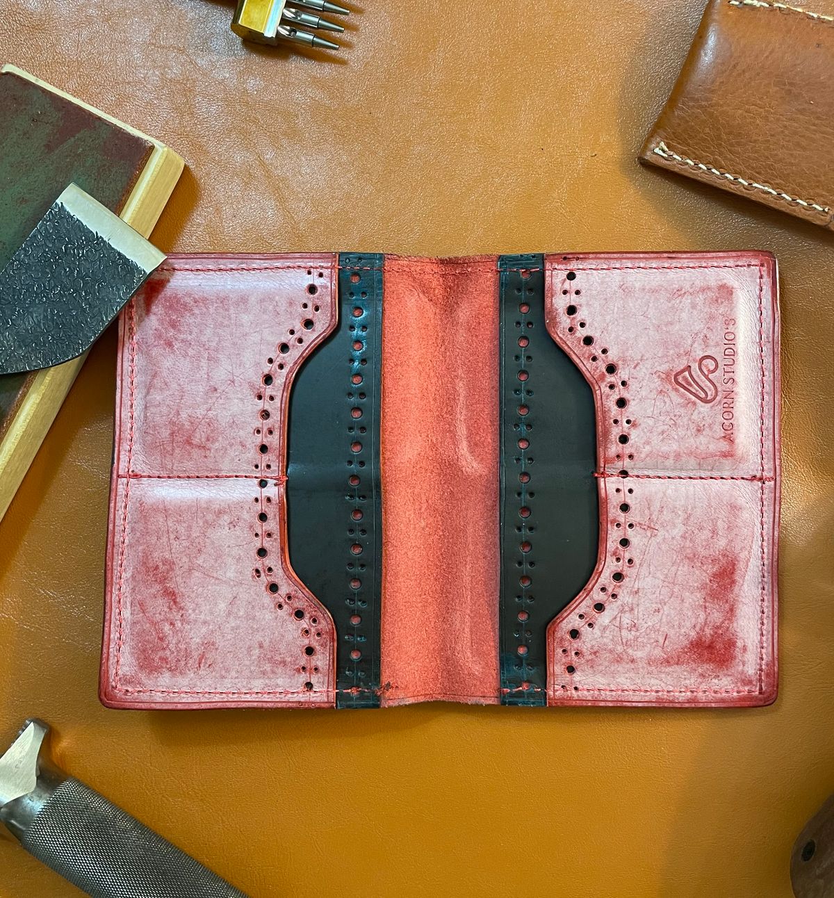 Photo by Nuc on November 3, 2025 of the Home made Full pocket wallet in La Bretagna Marlboro Ghost.