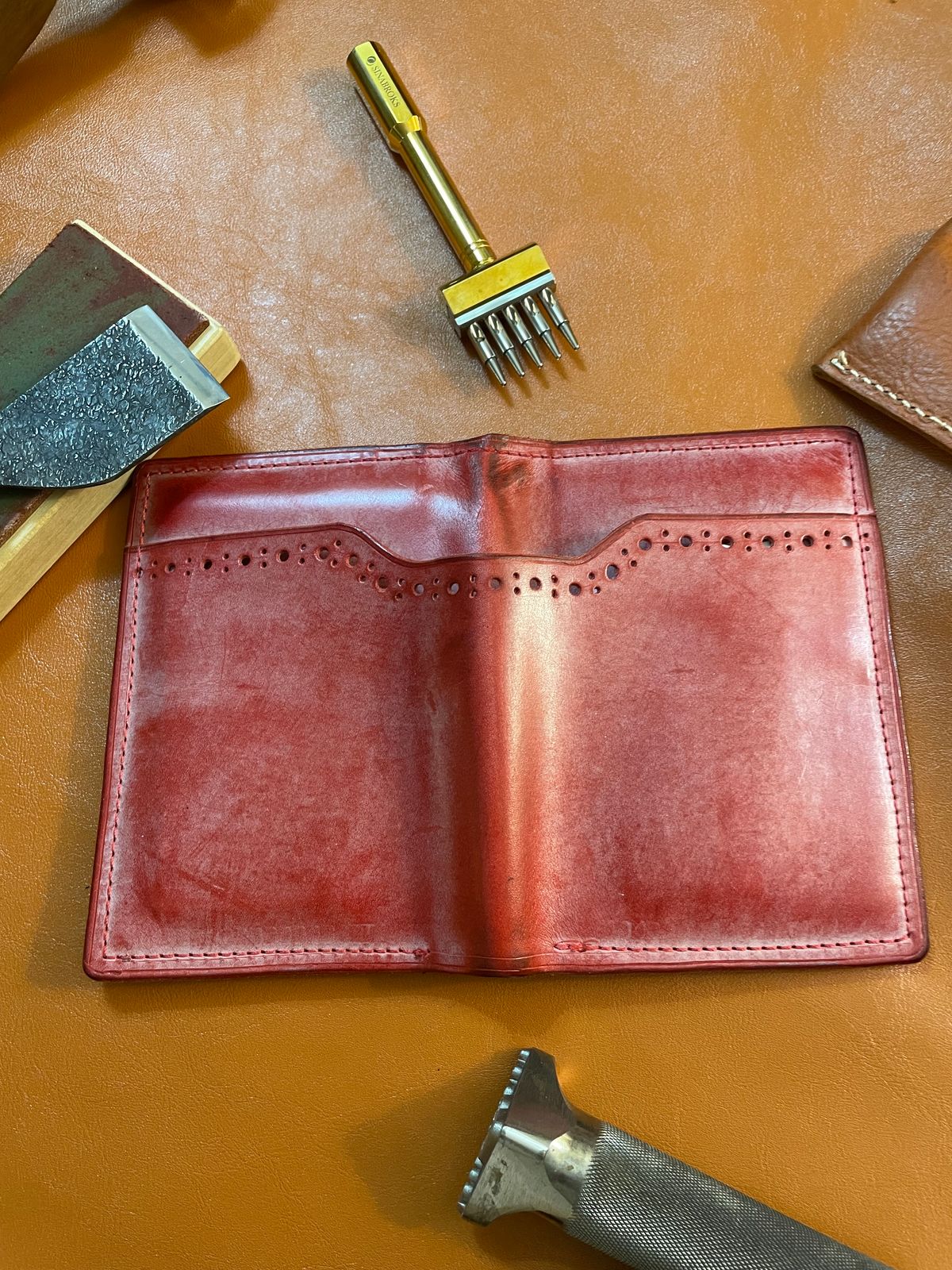 Photo by Nuc on November 3, 2025 of the Home made Full pocket wallet in La Bretagna Marlboro Ghost.