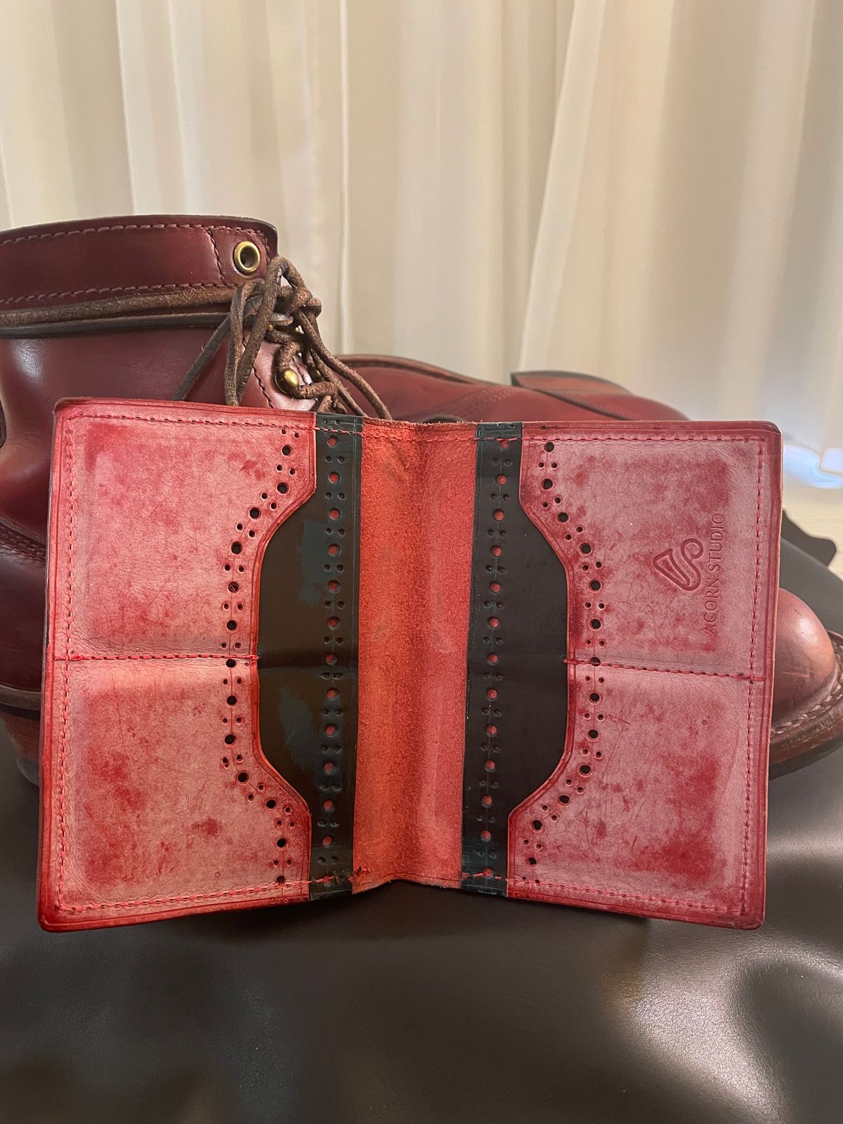 Photo by Nuc on December 2, 2025 of the Home made Full pocket wallet in La Bretagna Marlboro Ghost.