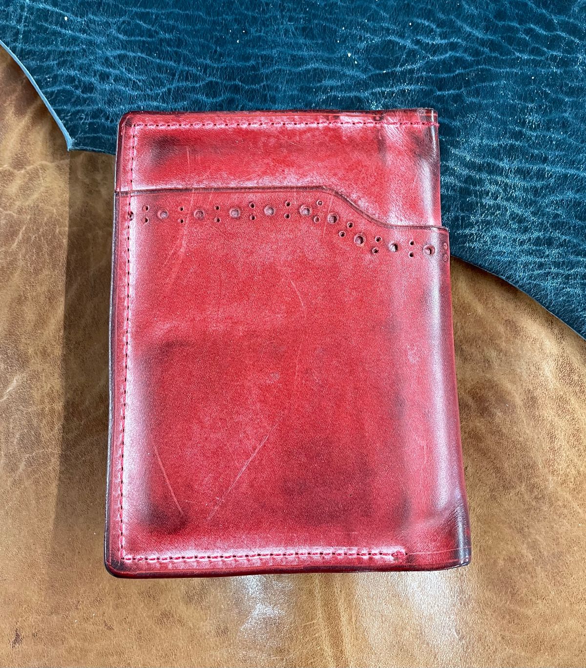 Photo by Nuc on January 3, 2026 of the Home made Full pocket wallet in La Bretagna Marlboro Ghost.