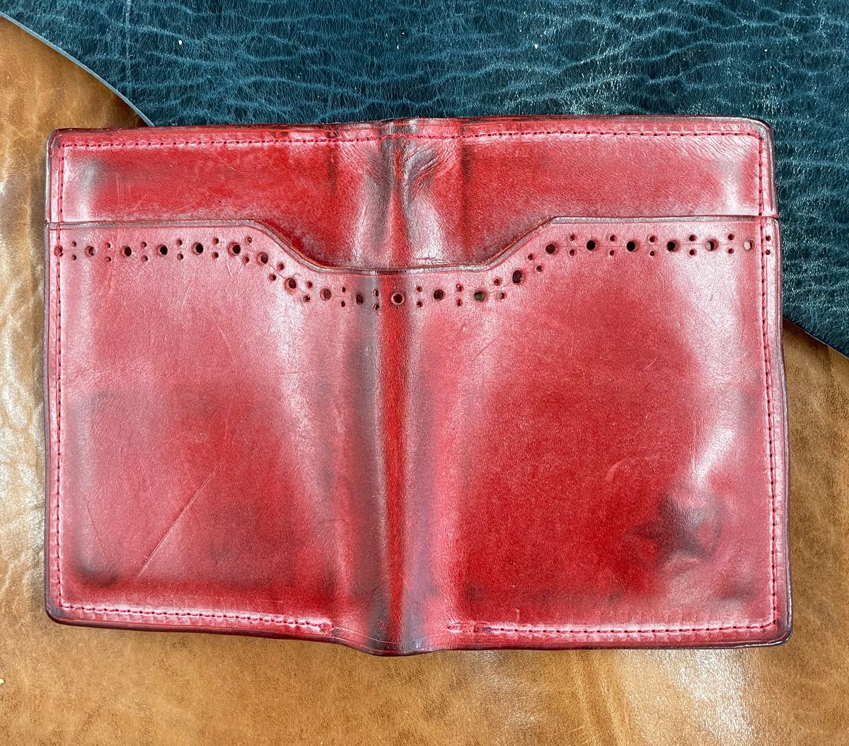 Photo by Nuc on January 3, 2026 of the Home made Full pocket wallet in La Bretagna Marlboro Ghost.