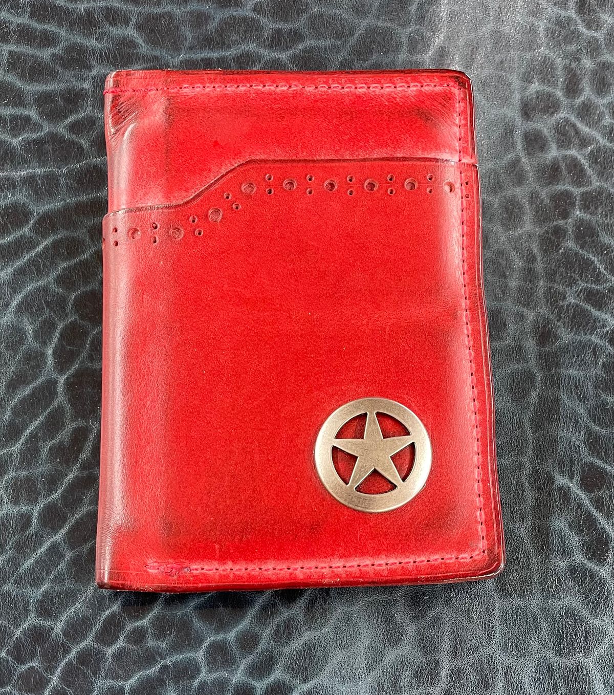 Photo by Nuc on March 2, 2026 of the Home made Full pocket wallet in La Bretagna Marlboro Ghost.