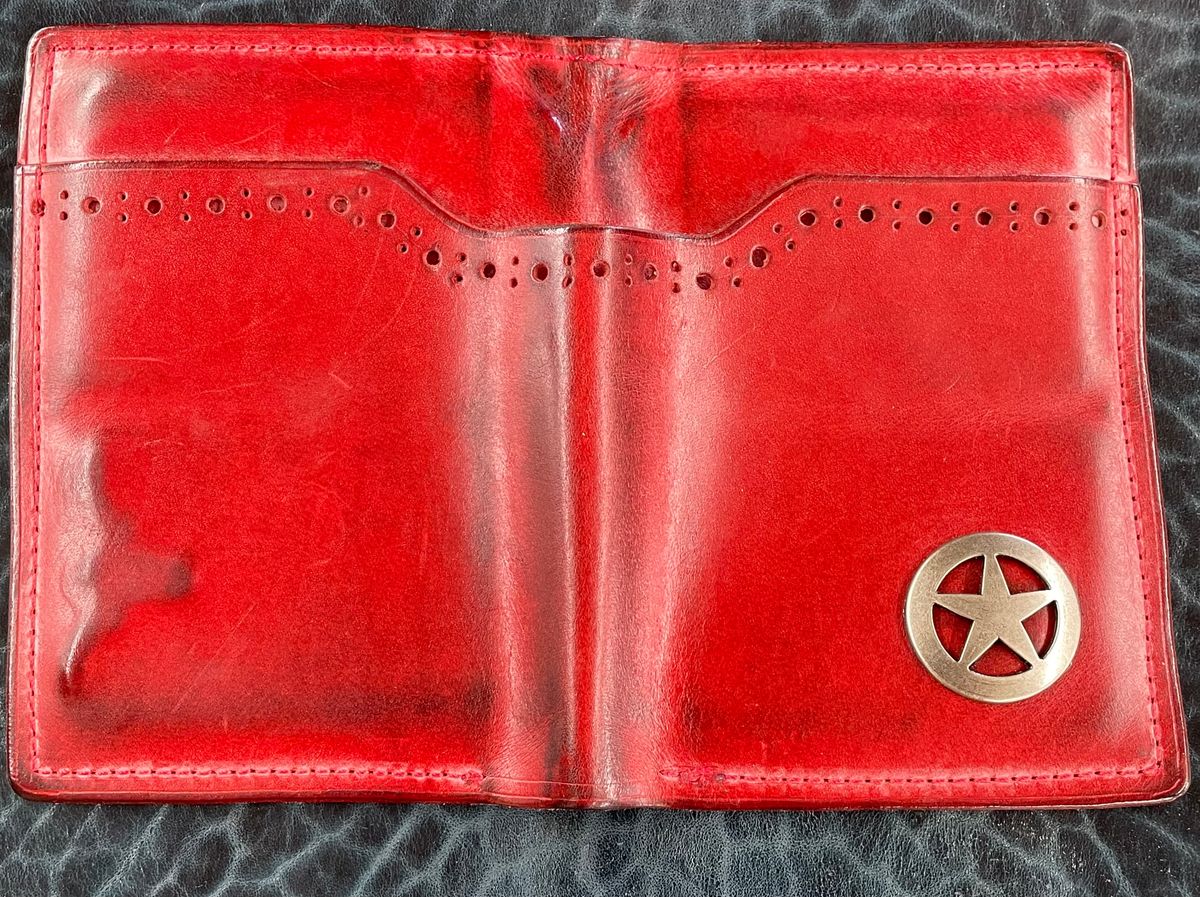 Photo by Nuc on March 2, 2026 of the Home made Full pocket wallet in La Bretagna Marlboro Ghost.