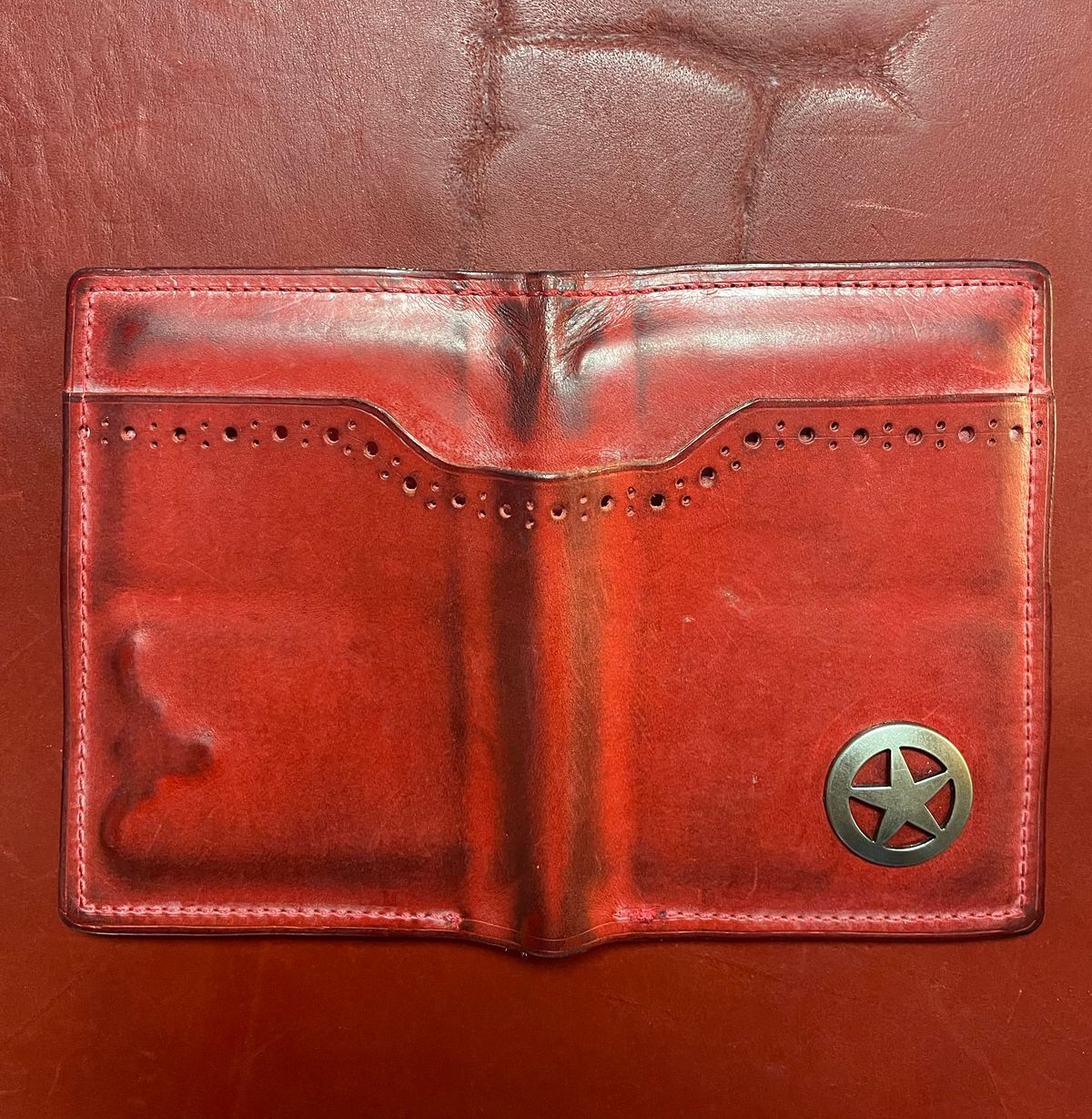 Photo by Nuc on April 1, 2026 of the Home made Full pocket wallet in La Bretagna Marlboro Ghost.