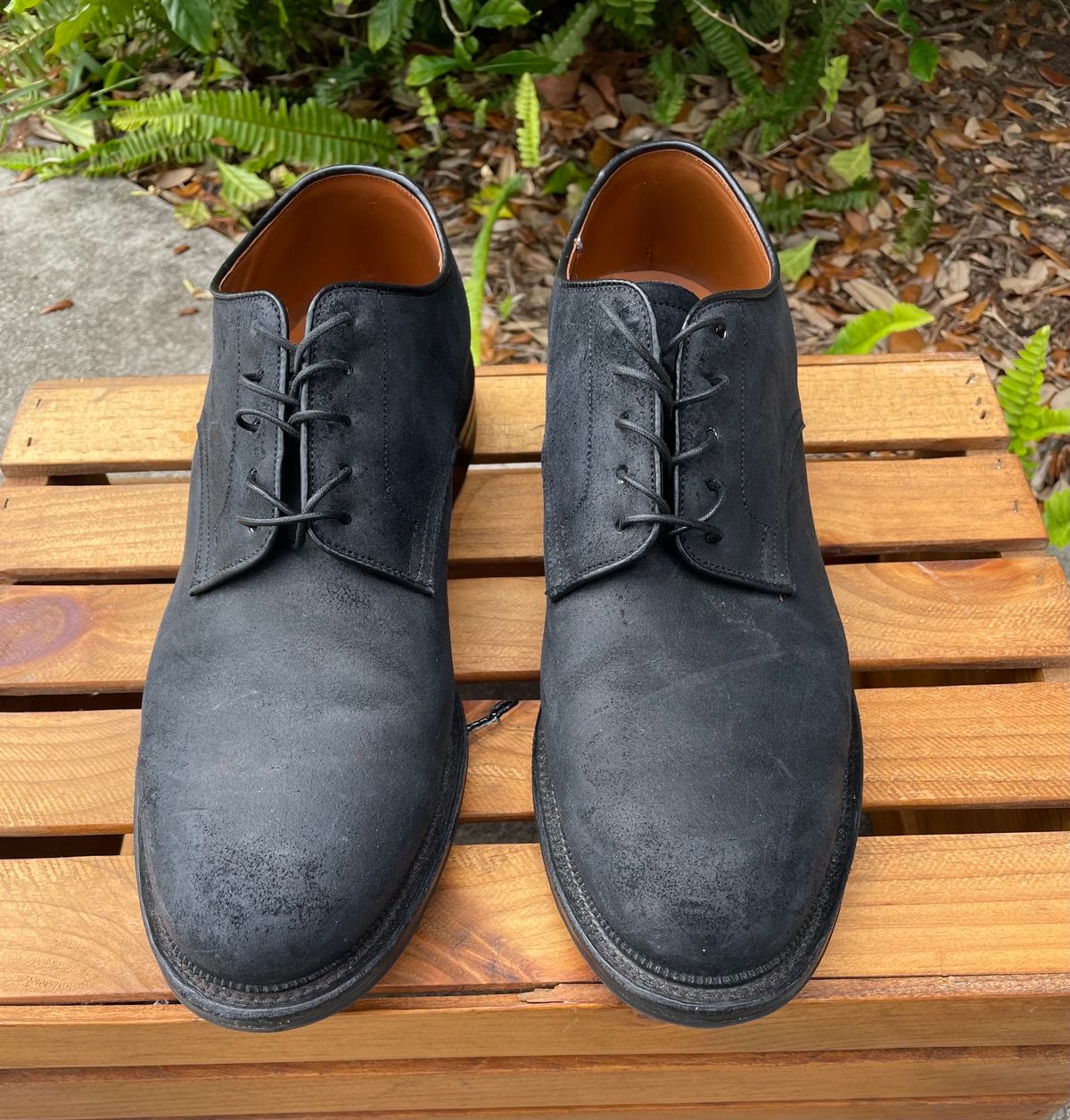 Photo by Nuc on January 4, 2024 of the Viberg Rockland Blucher in C.F. Stead Black Waxy Commander Suede.