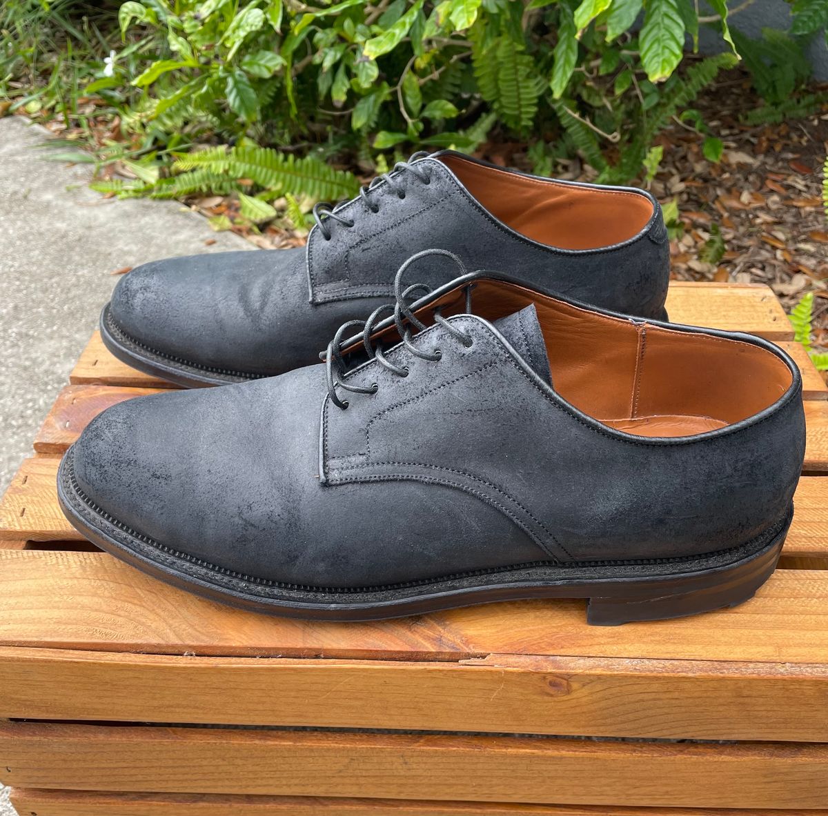 Photo by Nuc on January 4, 2024 of the Viberg Rockland Blucher in C.F. Stead Black Waxy Commander Suede.