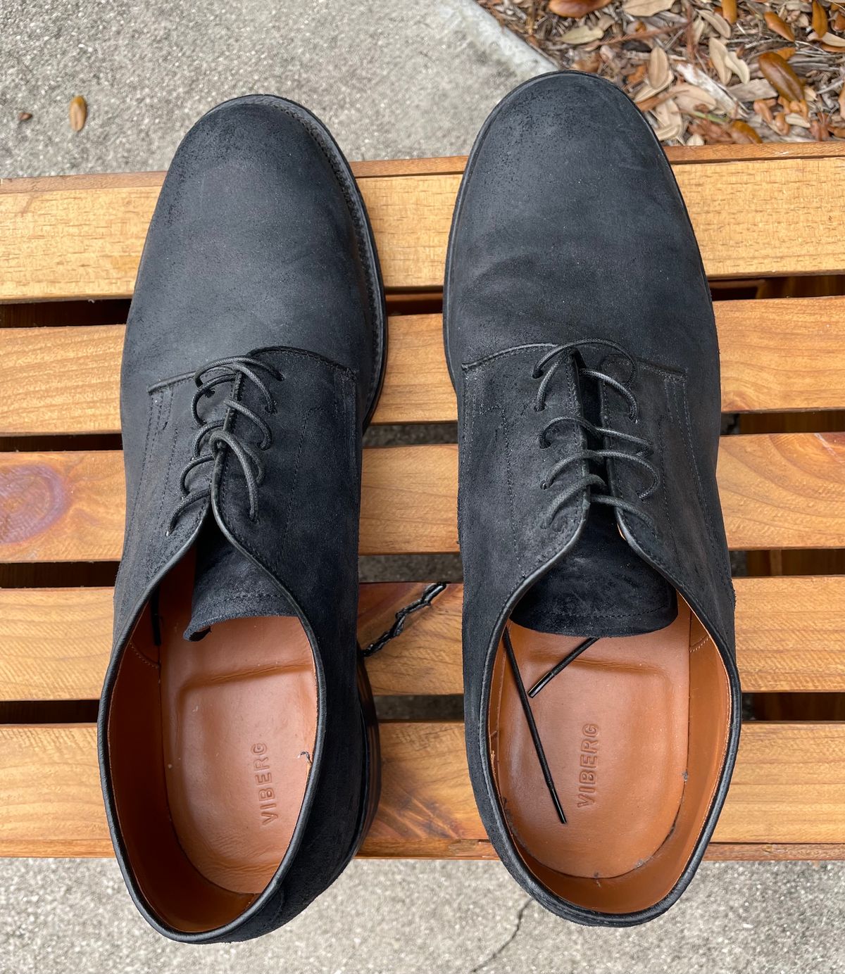 Photo by Nuc on January 4, 2024 of the Viberg Rockland Blucher in C.F. Stead Black Waxy Commander Suede.