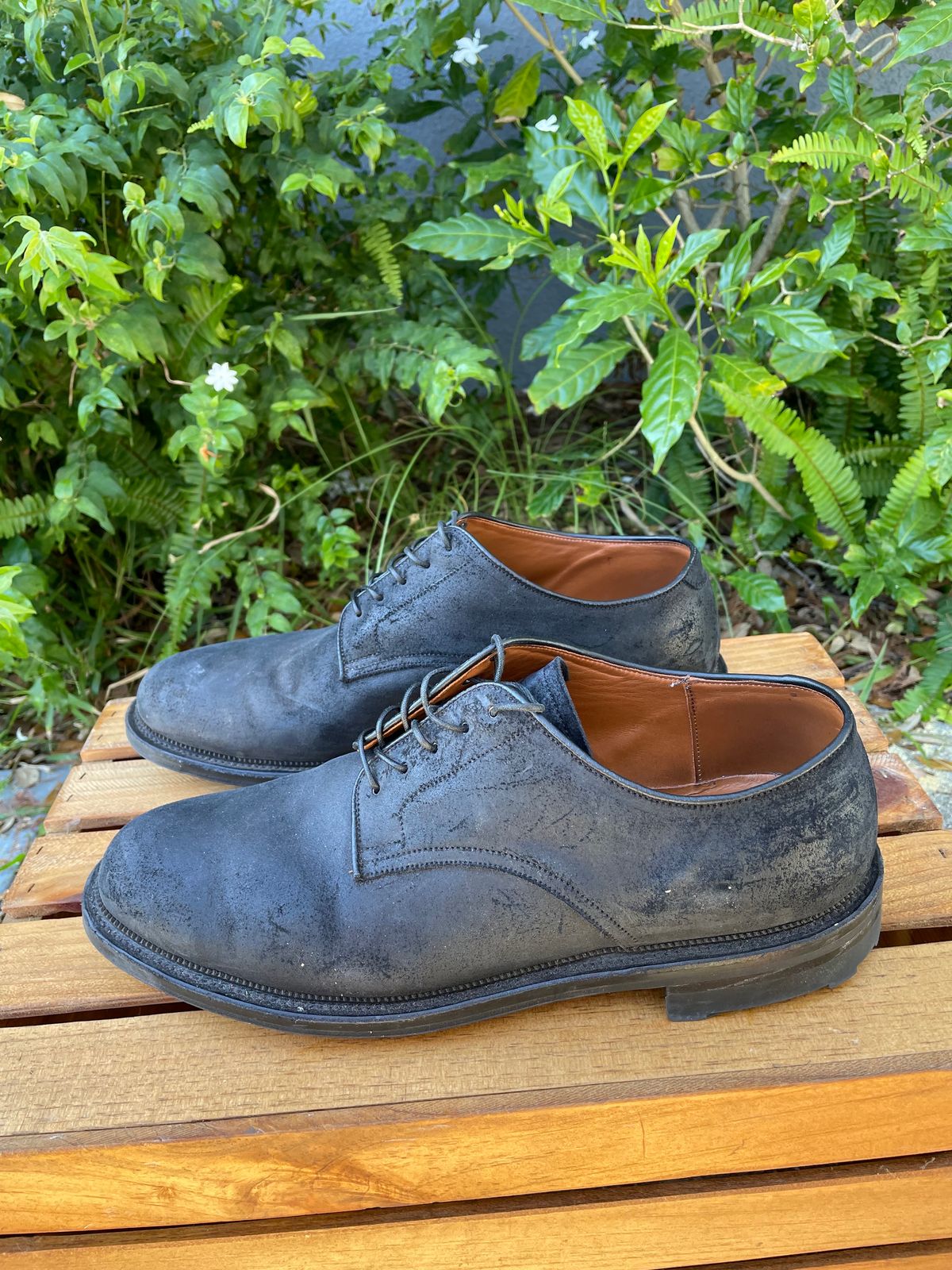 Photo by Nuc on February 2, 2024 of the Viberg Rockland Blucher in C.F. Stead Black Waxy Commander Suede.