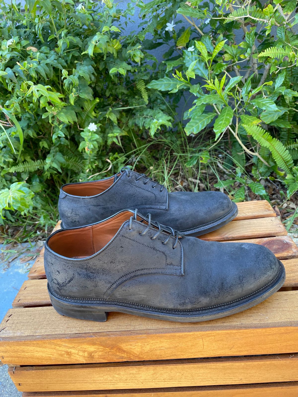 Photo by Nuc on February 2, 2024 of the Viberg Rockland Blucher in C.F. Stead Black Waxy Commander Suede.