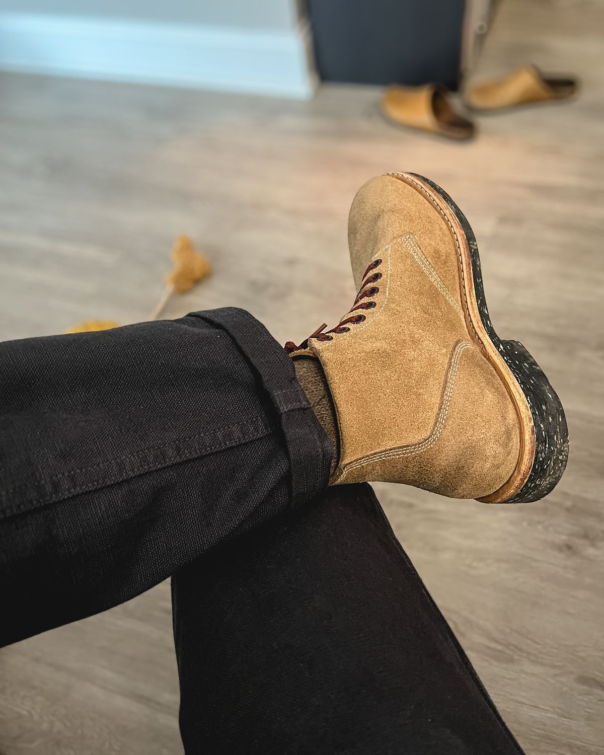 Photo by stuntman on January 7, 2024 of the Oak Street Bootmakers Field Boot in Horween Natural Chromexcel Roughout.