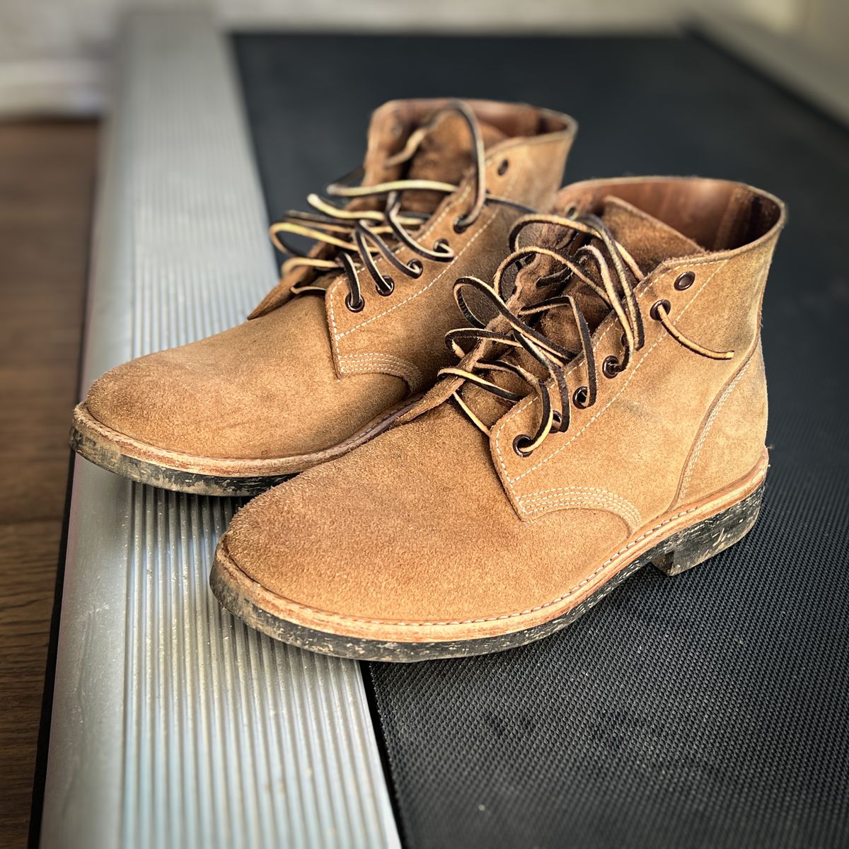 Photo by stuntman on February 3, 2024 of the Oak Street Bootmakers Field Boot in Horween Natural Chromexcel Roughout.