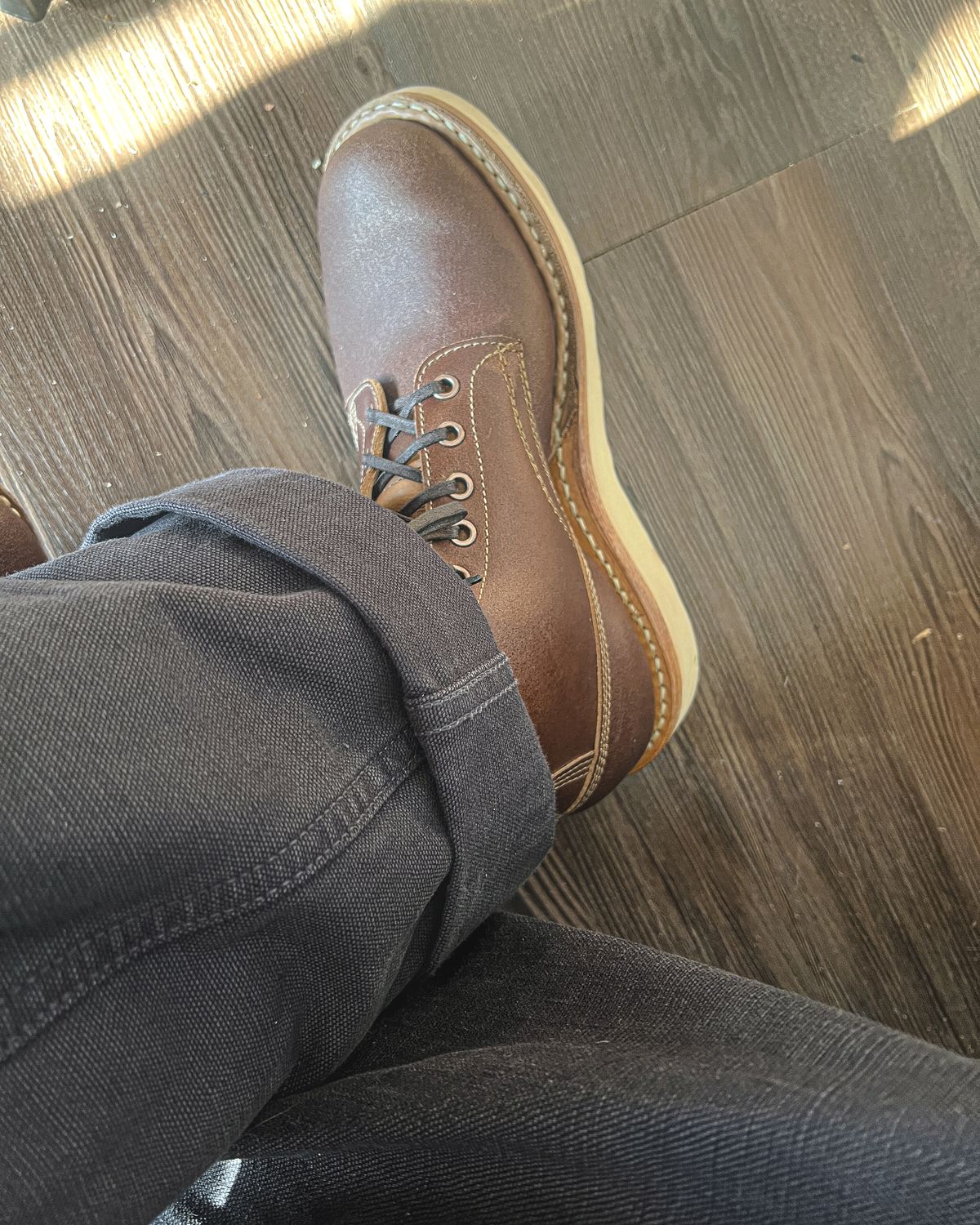 Photo by stuntman on December 1, 2024 of the White's 350 Cruiser in Horween Natural Waxed Flesh.