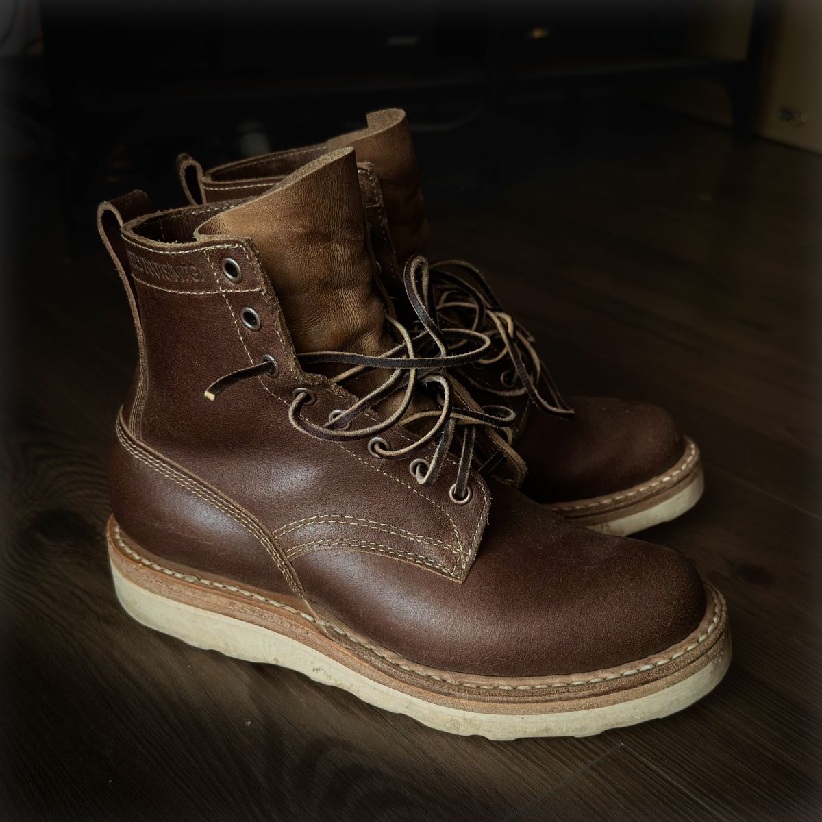 Photo by stuntman on January 7, 2025 of the White's 350 Cruiser in Horween Natural Waxed Flesh.