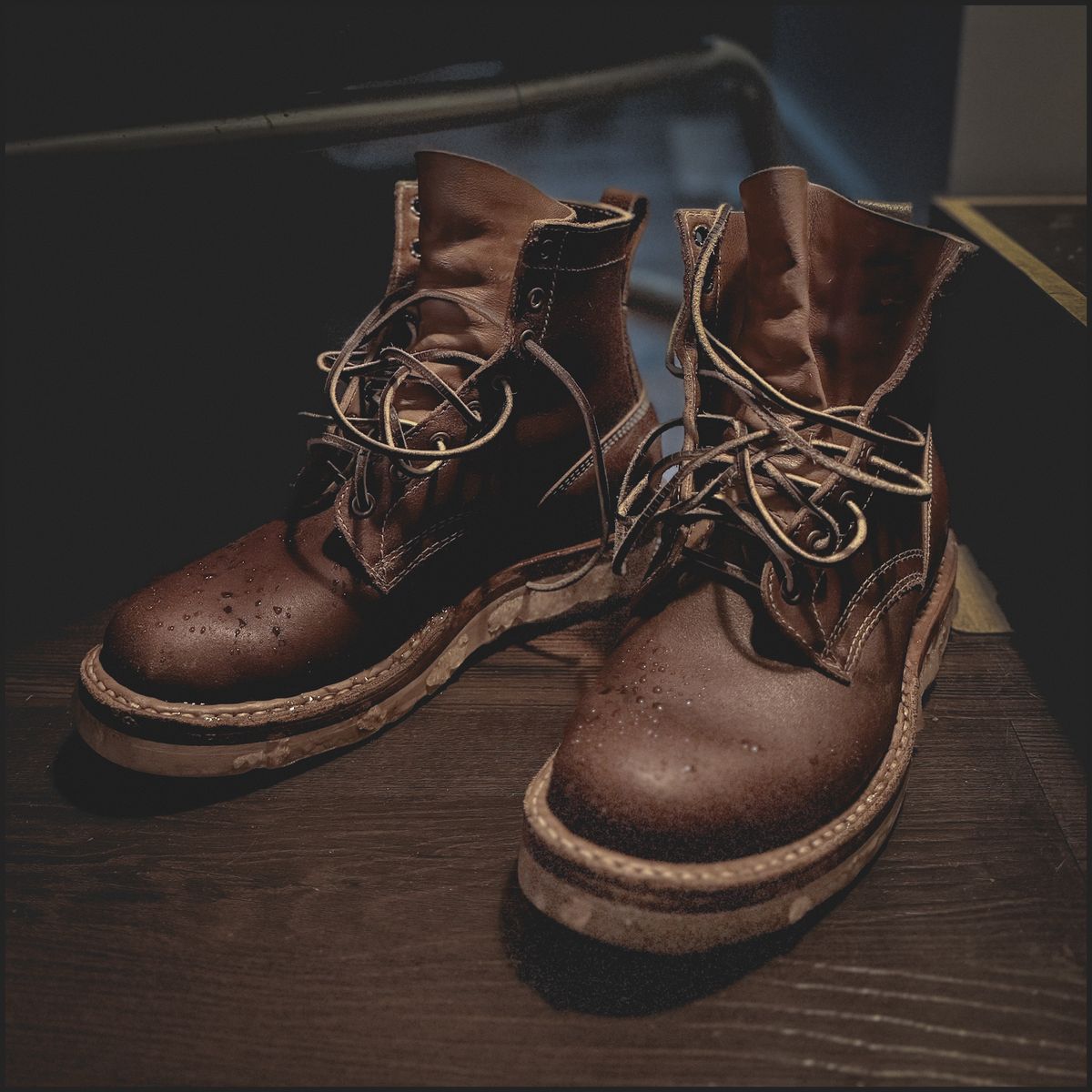 Photo by stuntman on January 12, 2025 of the White's 350 Cruiser in Horween Natural Waxed Flesh.