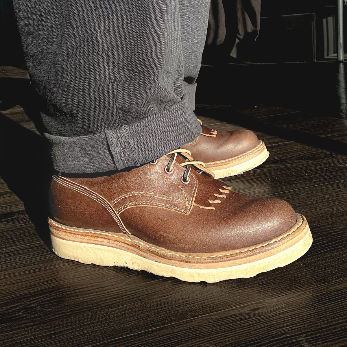 Photo by stuntman on January 20, 2025 of the White's 350 Cruiser in Horween Natural Waxed Flesh.