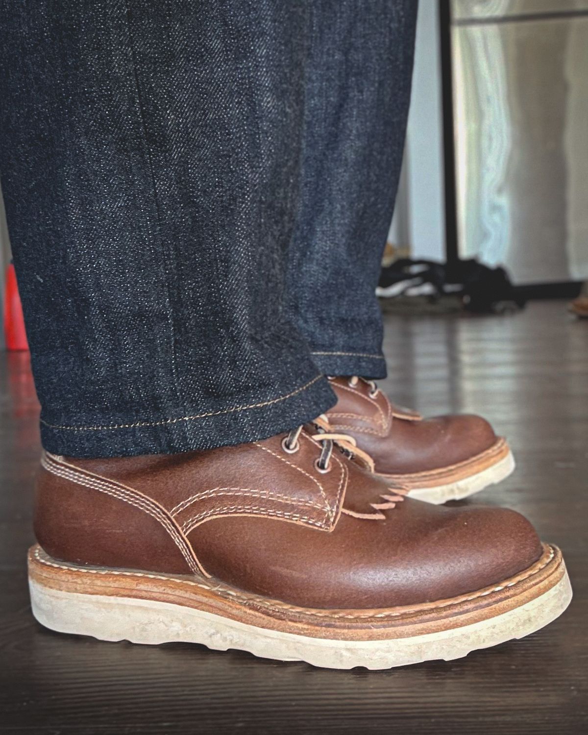 Photo by stuntman on January 25, 2025 of the White's 350 Cruiser in Horween Natural Waxed Flesh.