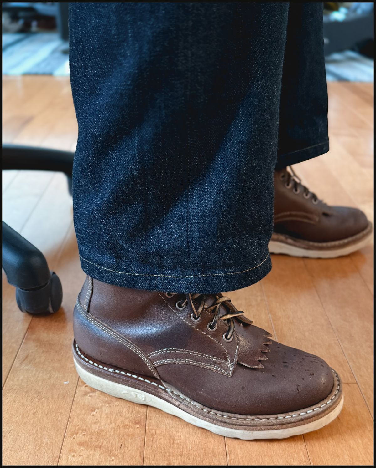 Photo by stuntman on December 2, 2025 of the White's 350 Cruiser in Horween Natural Waxed Flesh.