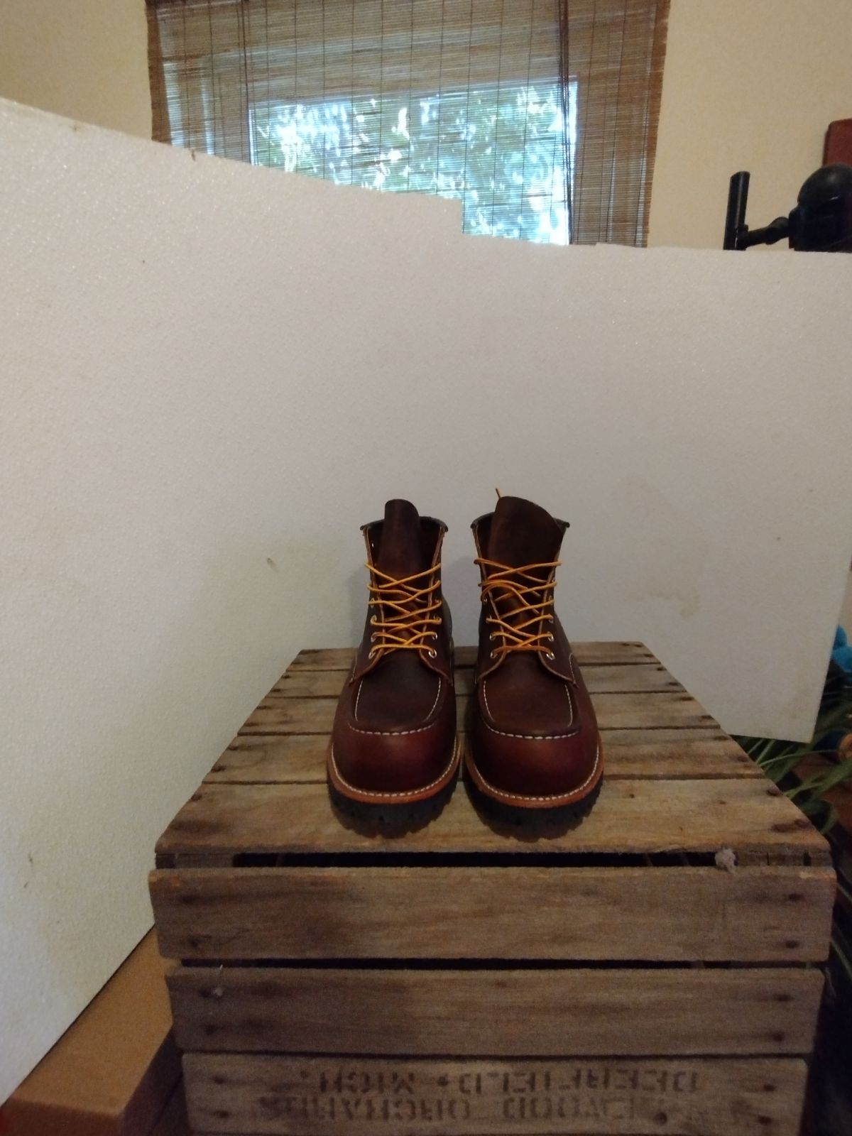 Photo by jcadamsdogtrainer on October 1, 2023 of the Red Wing Roughneck in S.B. Foot Briar Oil Slick.