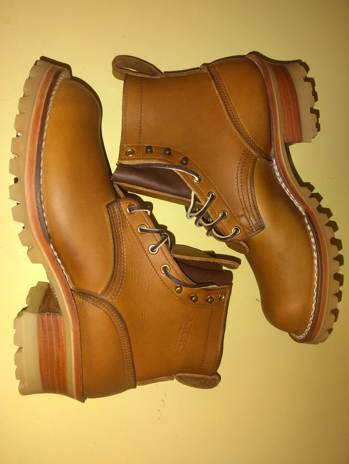 Photo by jcadamsdogtrainer on October 2, 2025 of the Nicks BuilderPro in Seidel 1964 Tan.