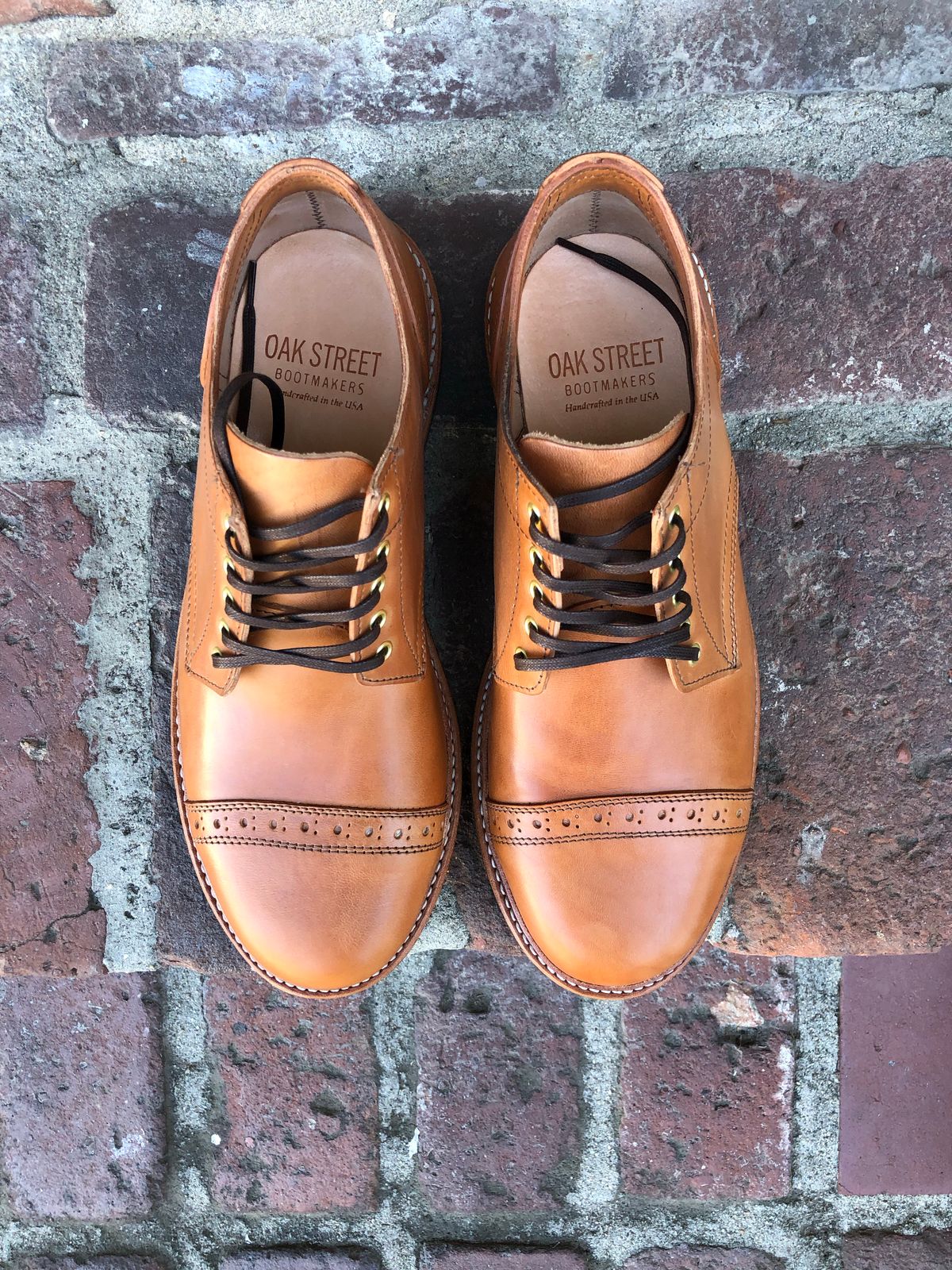 Photo by ShoebieDoobie on October 2, 2022 of the Oak Street Bootmakers Trench Oxford in Maryam Natural Horsebutt.