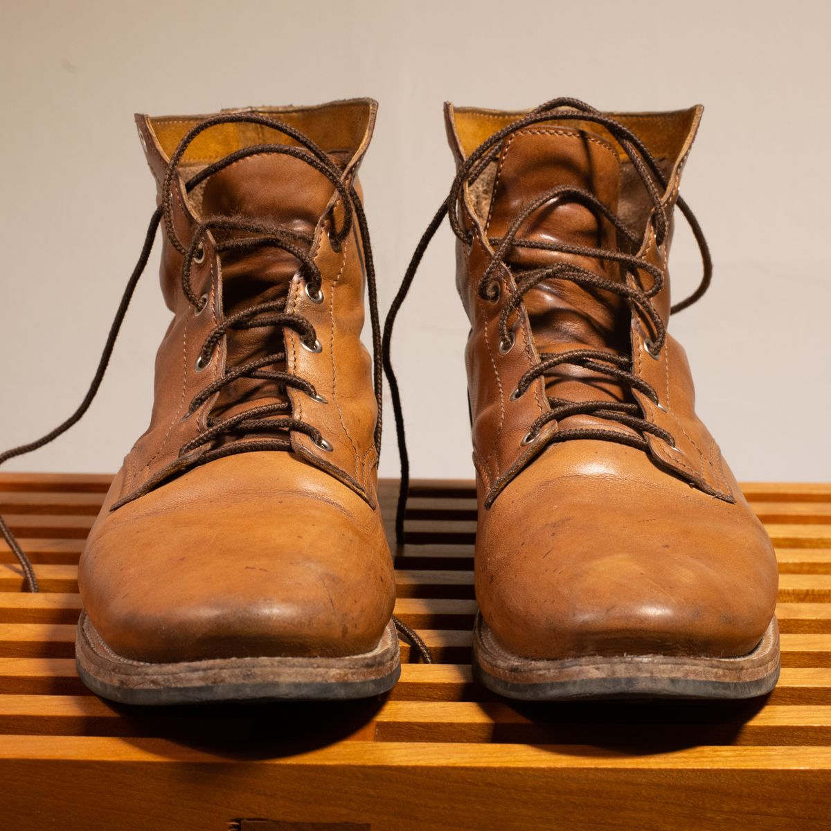 Photo by davecorey on January 3, 2024 of the Oldspeed Service Boot 6” in Horween Tan Latigo.