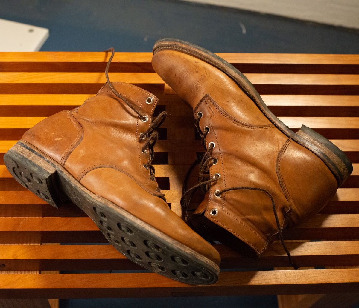Photo by davecorey on January 3, 2024 of the Oldspeed Service Boot 6” in Horween Tan Latigo.