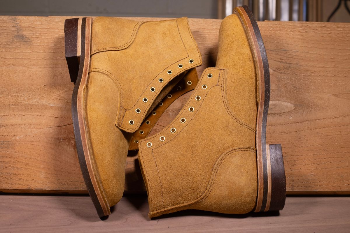 Photo by davecorey on October 4, 2024 of the Oldspeed Service Boot 6” in Horween Tan Latigo Rough Out.