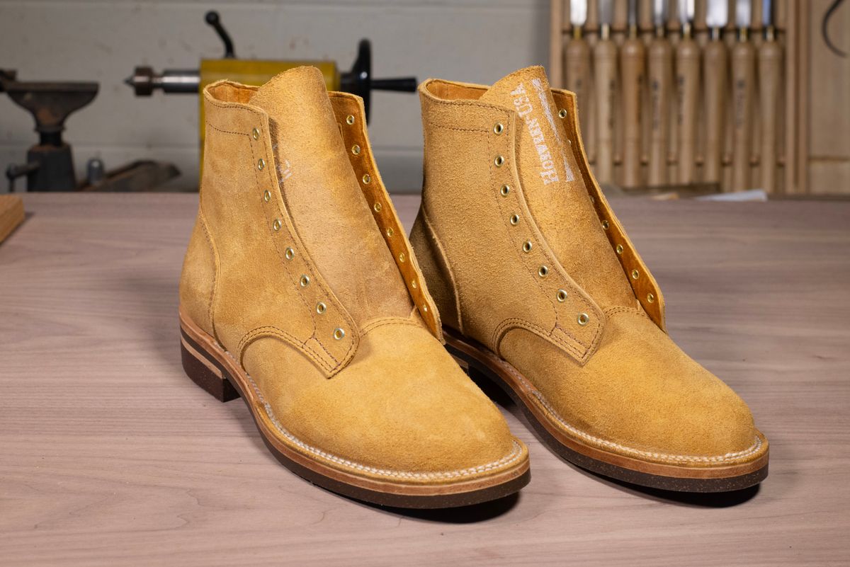 Photo by davecorey on October 4, 2024 of the Oldspeed Service Boot 6” in Horween Tan Latigo Rough Out.